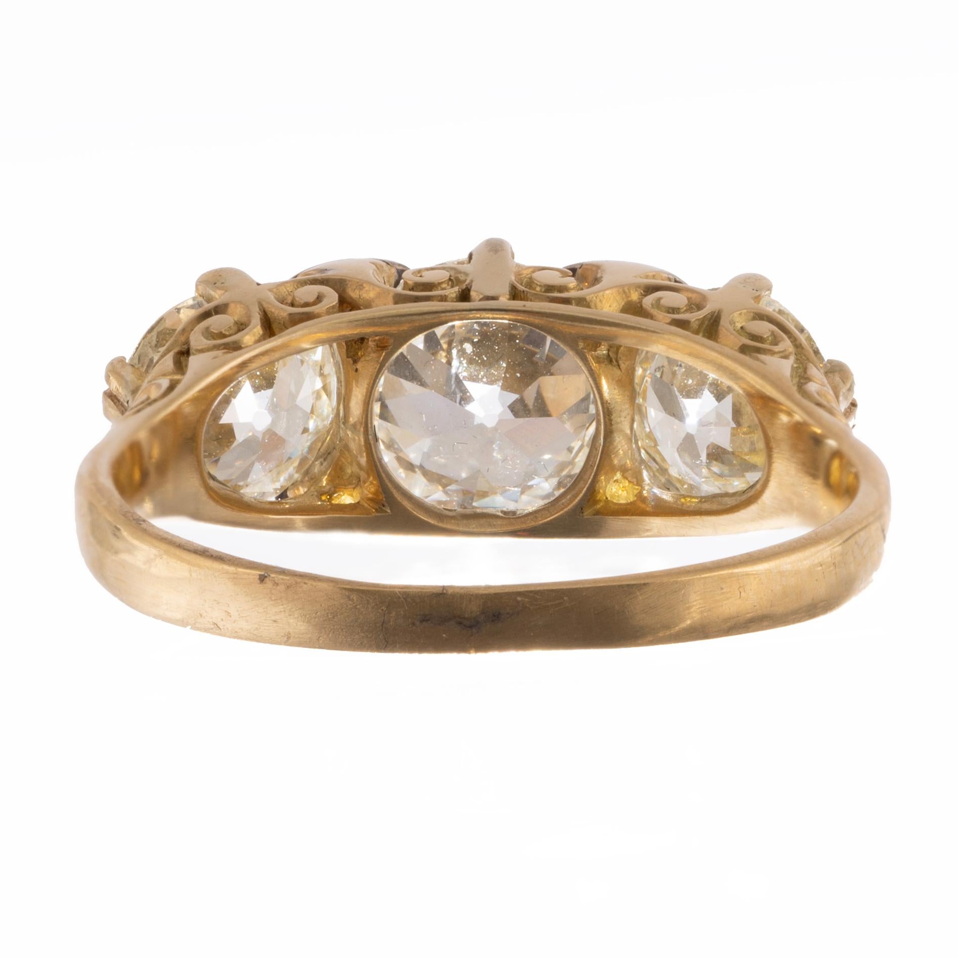 in vendita:  Anello a tre pietre con diamante intagliato tutto originale inglese 4