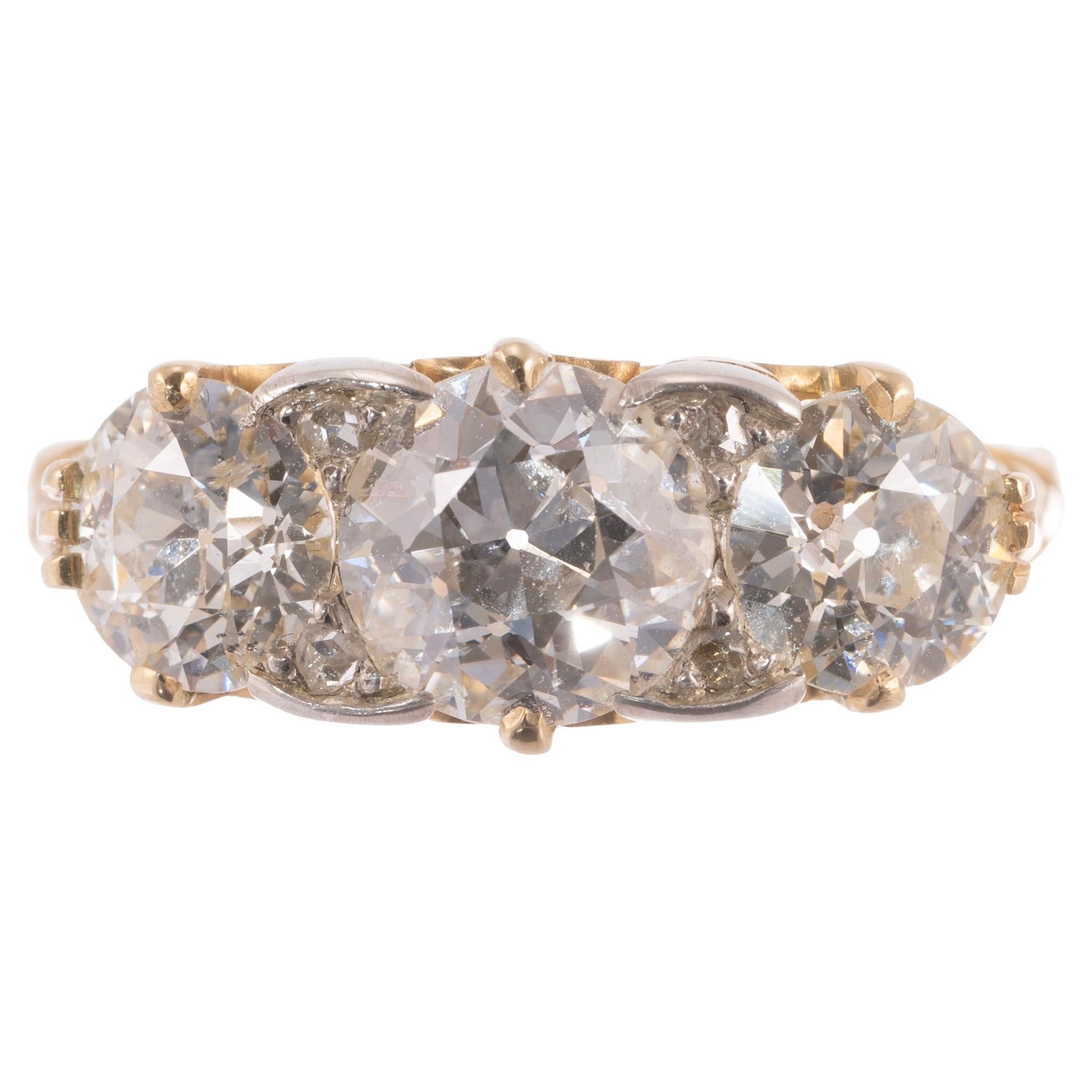 in vendita:  Anello a tre pietre con diamante intagliato tutto originale inglese