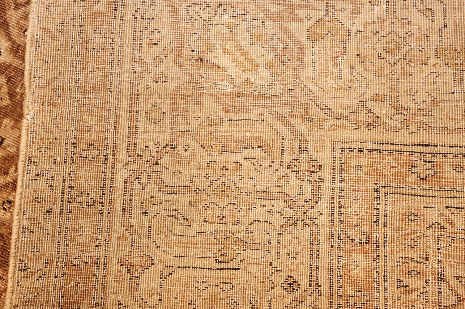 Agra Antique Indian Amritsar Rug. Size: 12 ft 6 in x 14 ft 10 in For Sale