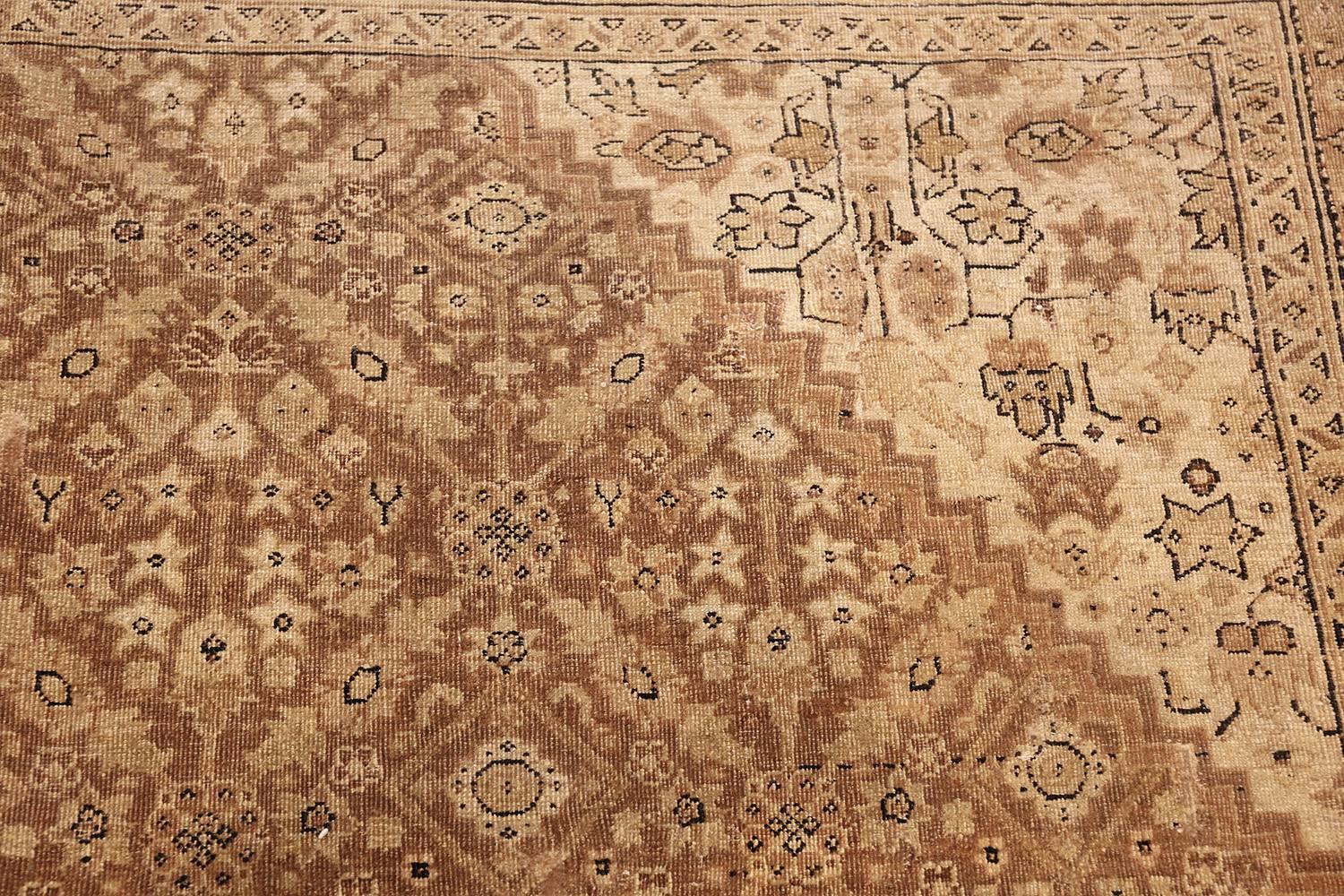 Early 20th Century Antique Indian Amritsar Rug. Size: 12 ft 6 in x 14 ft 10 in For Sale
