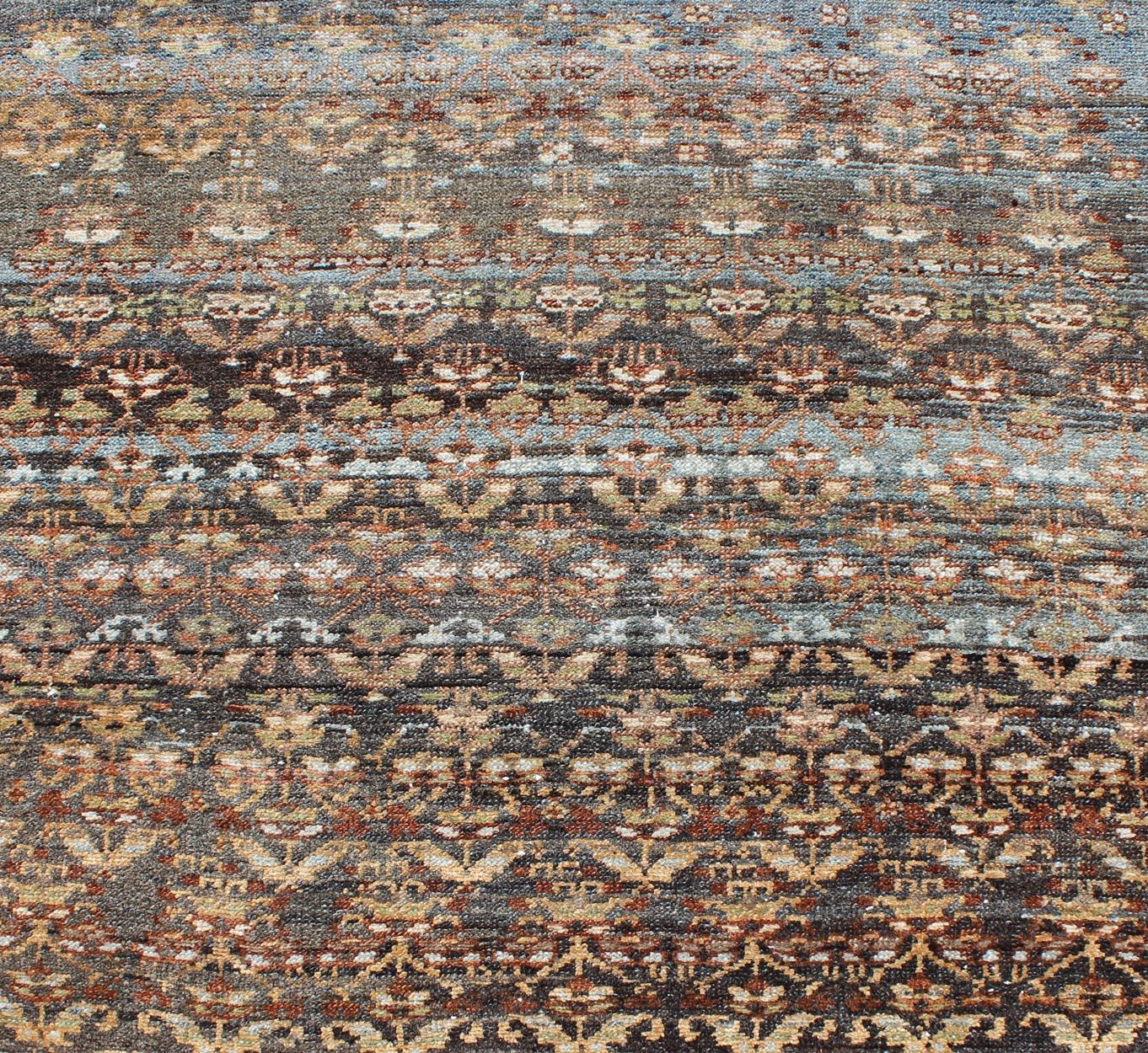 Runner antico persiano Malayer con design all over in marrone naturale In condizioni buone in vendita a Atlanta, GA