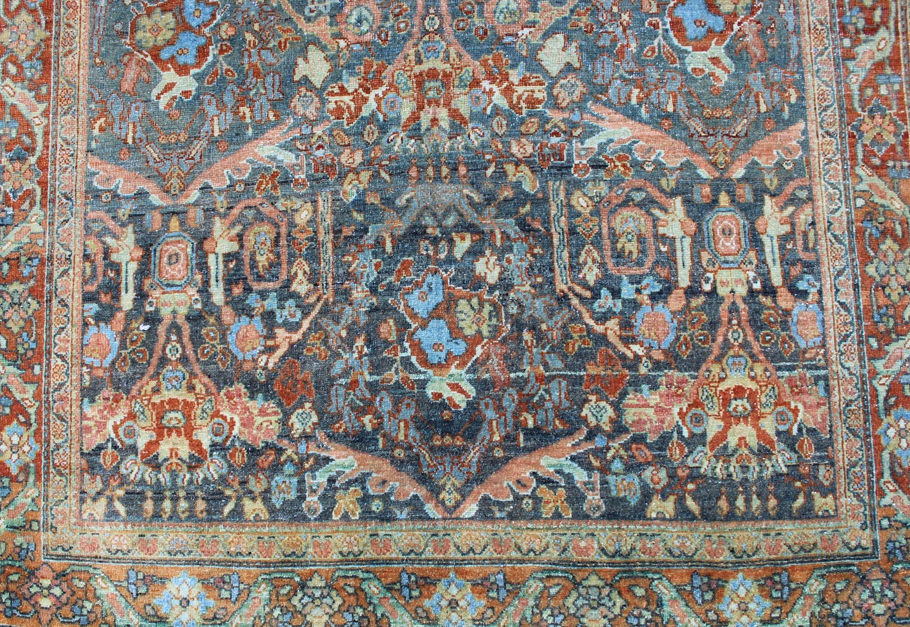 Inizio XX secolo Tappeto Tabriz persiano antico dal design all-over con motivi floreali in vendita