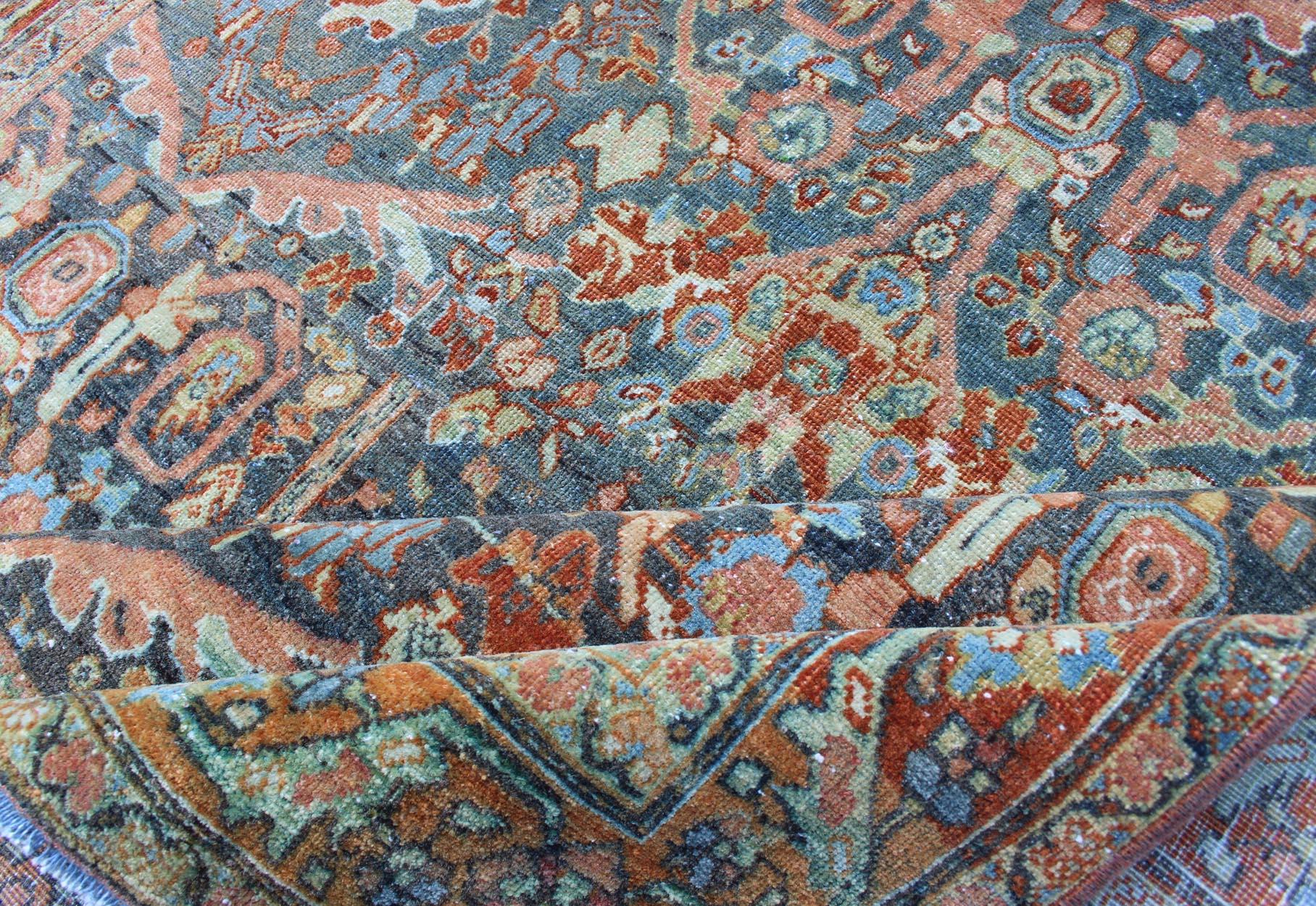 Tappeto Tabriz persiano antico dal design all-over con motivi floreali in vendita 1