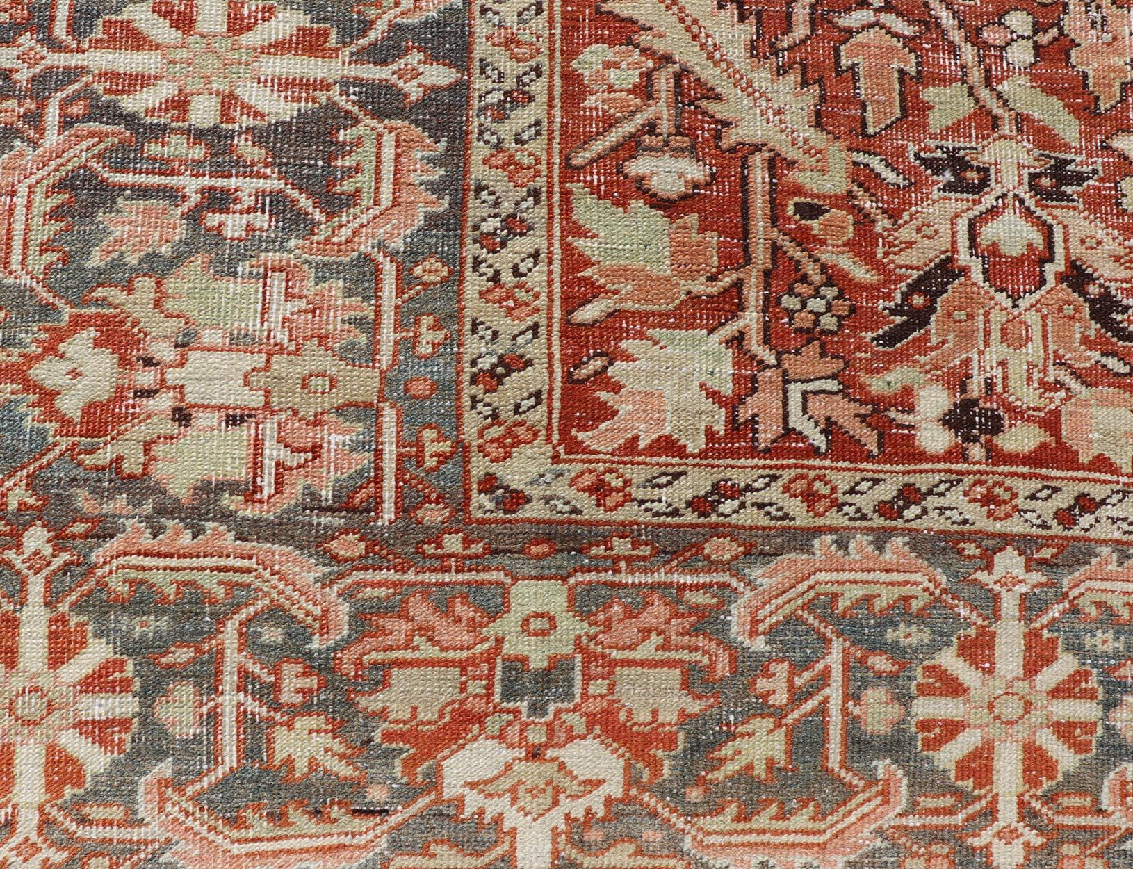 All Over Design Antiker Serapi-Heriz Teppich mit großem Sub Geometric Design im Angebot 3