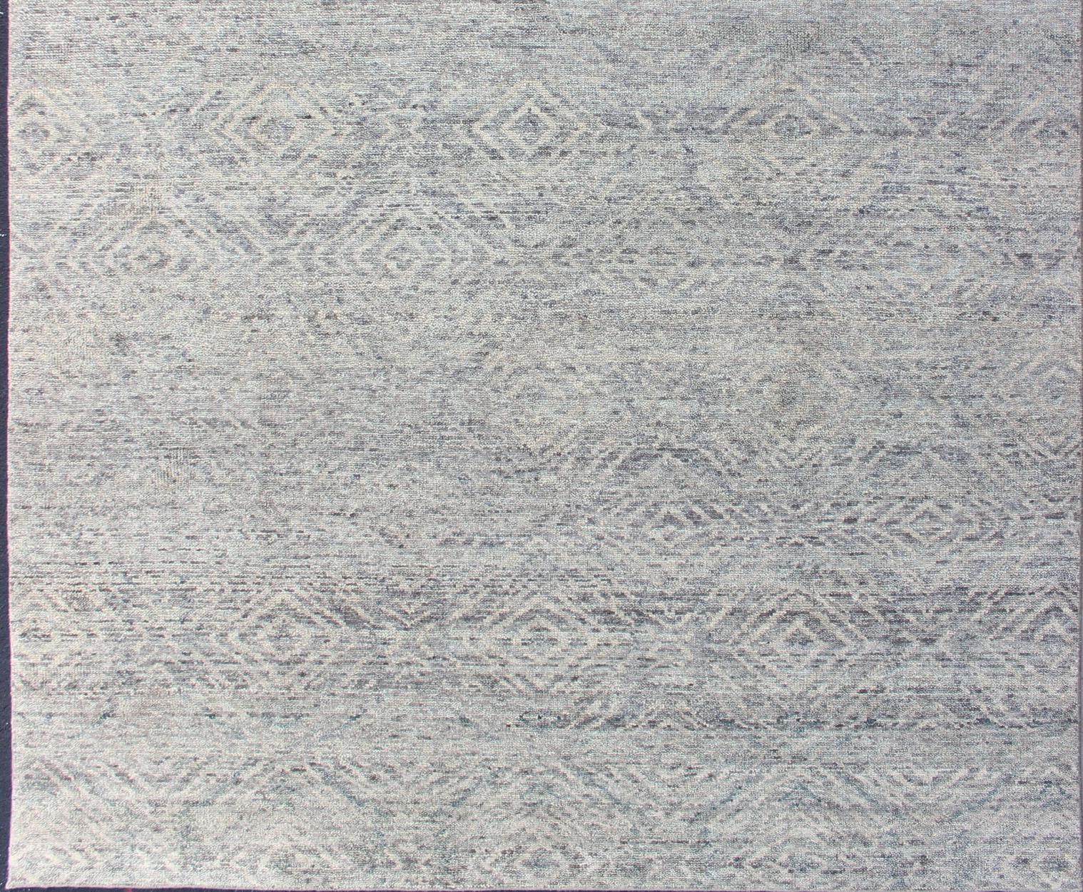 All-Over Diamond Design Modern Rug in Light Gray Green Abstract Wool Area Rug In Excellent Condition For Sale In Atlanta, GA