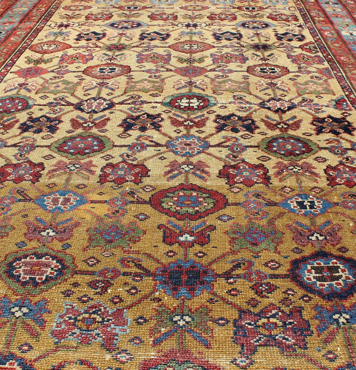 Tappeto antico persiano Malayer geometrico all over in giallo, rosso, blu e verde in vendita 1