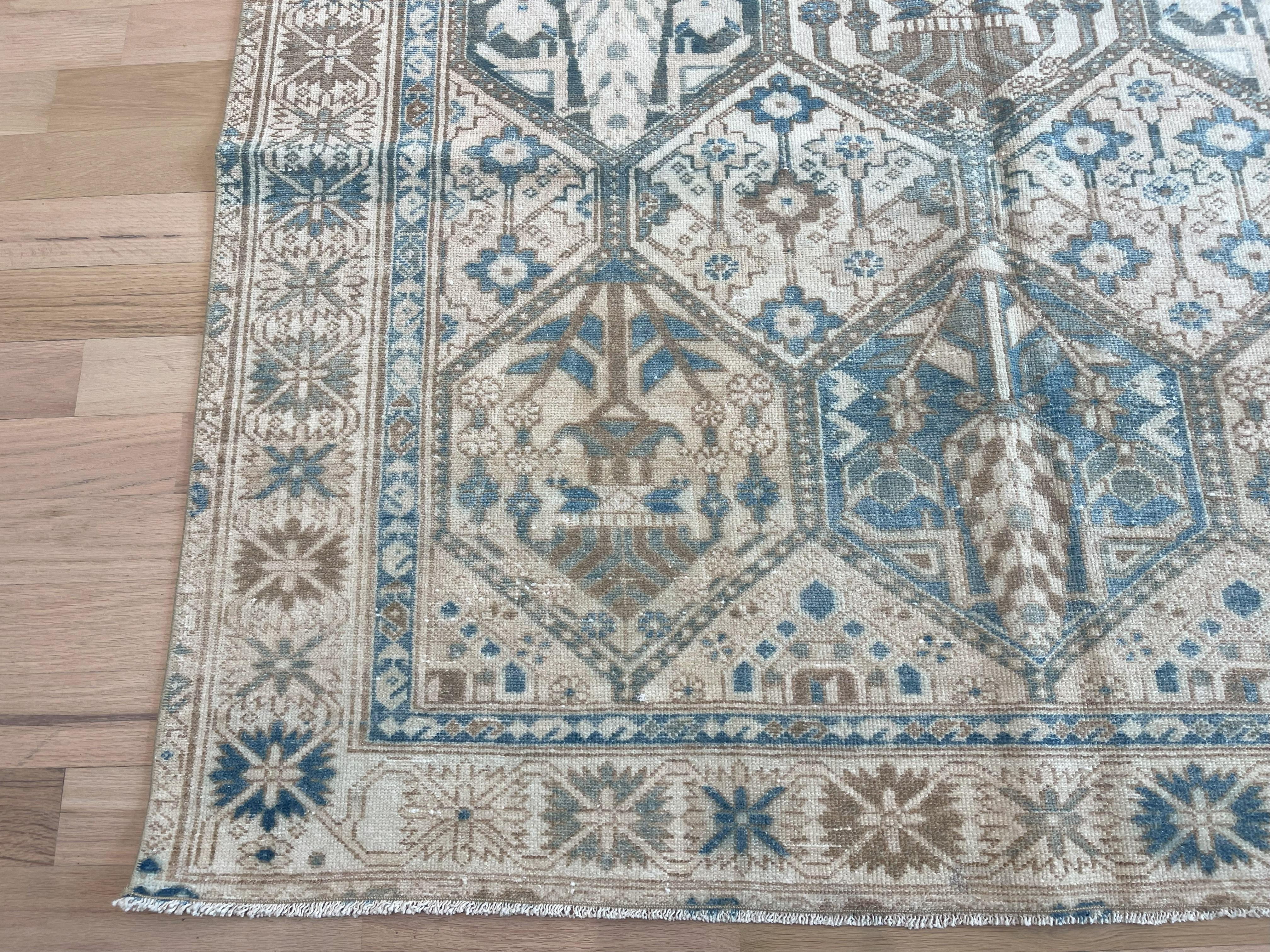 Perse Tapis persan Bakhtiari semi-ancien à design géométrique All-Over en vente