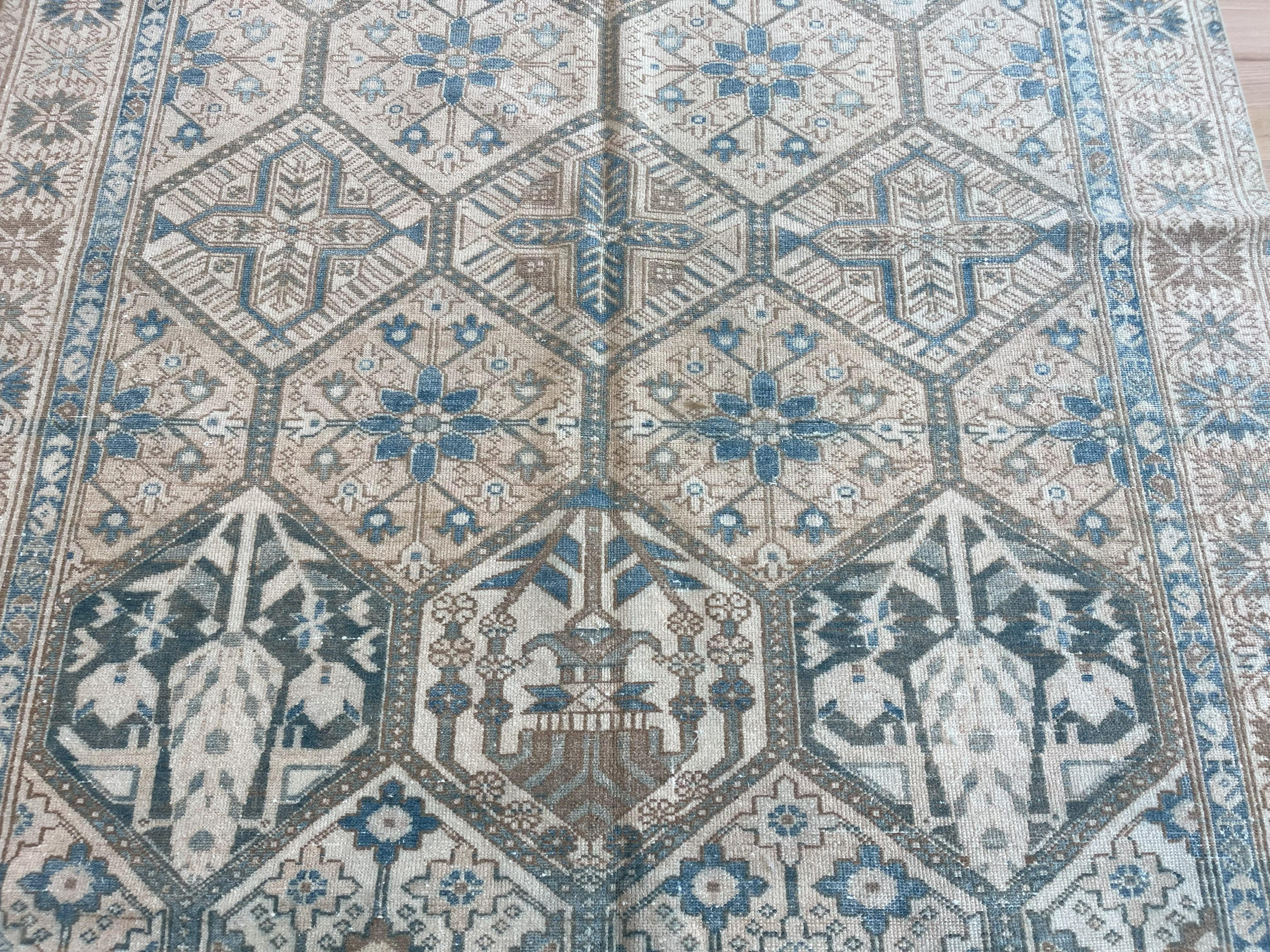 Noué à la main Tapis persan Bakhtiari semi-ancien à design géométrique All-Over en vente