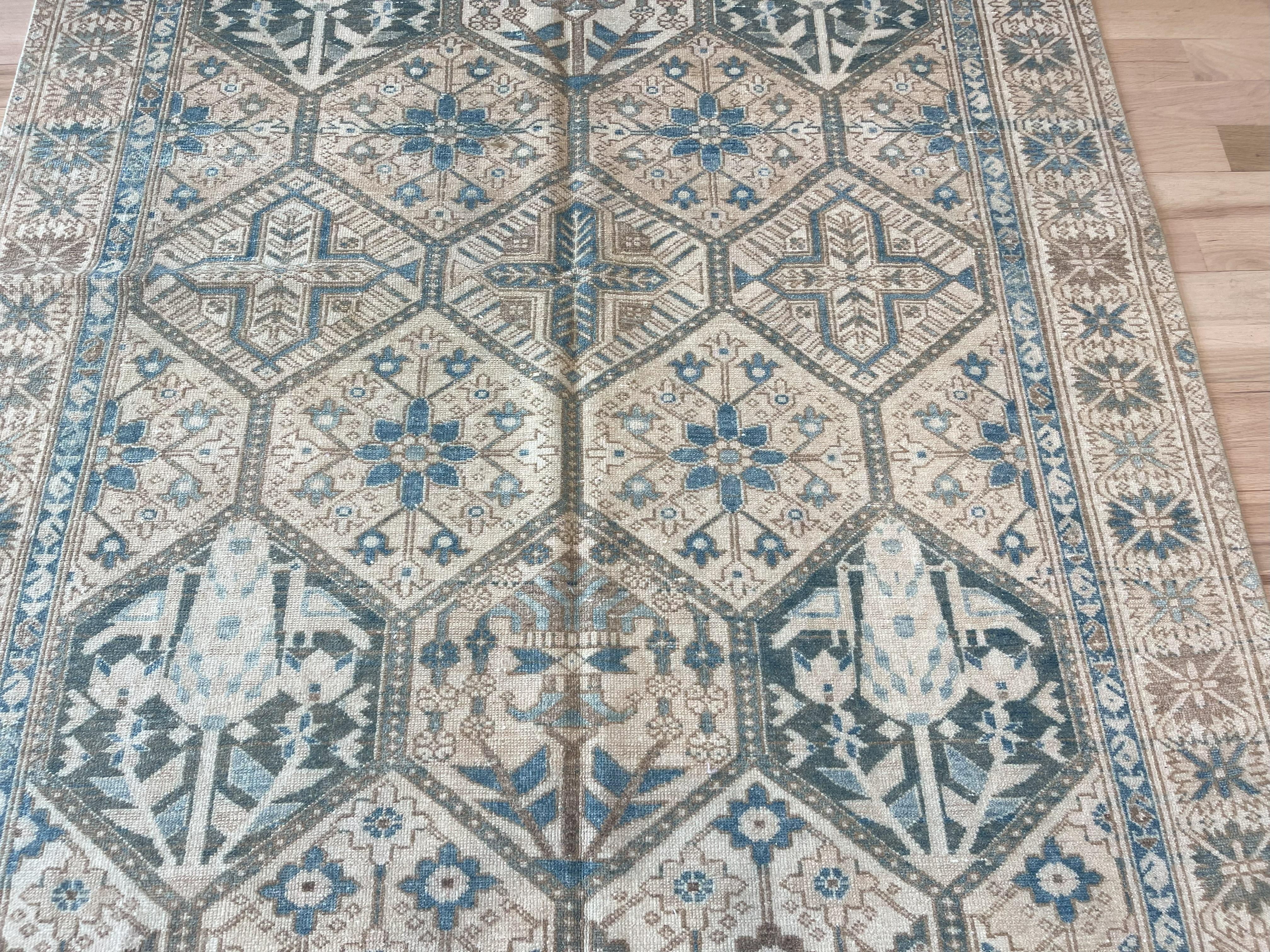 Laine Tapis persan Bakhtiari semi-ancien à design géométrique All-Over en vente