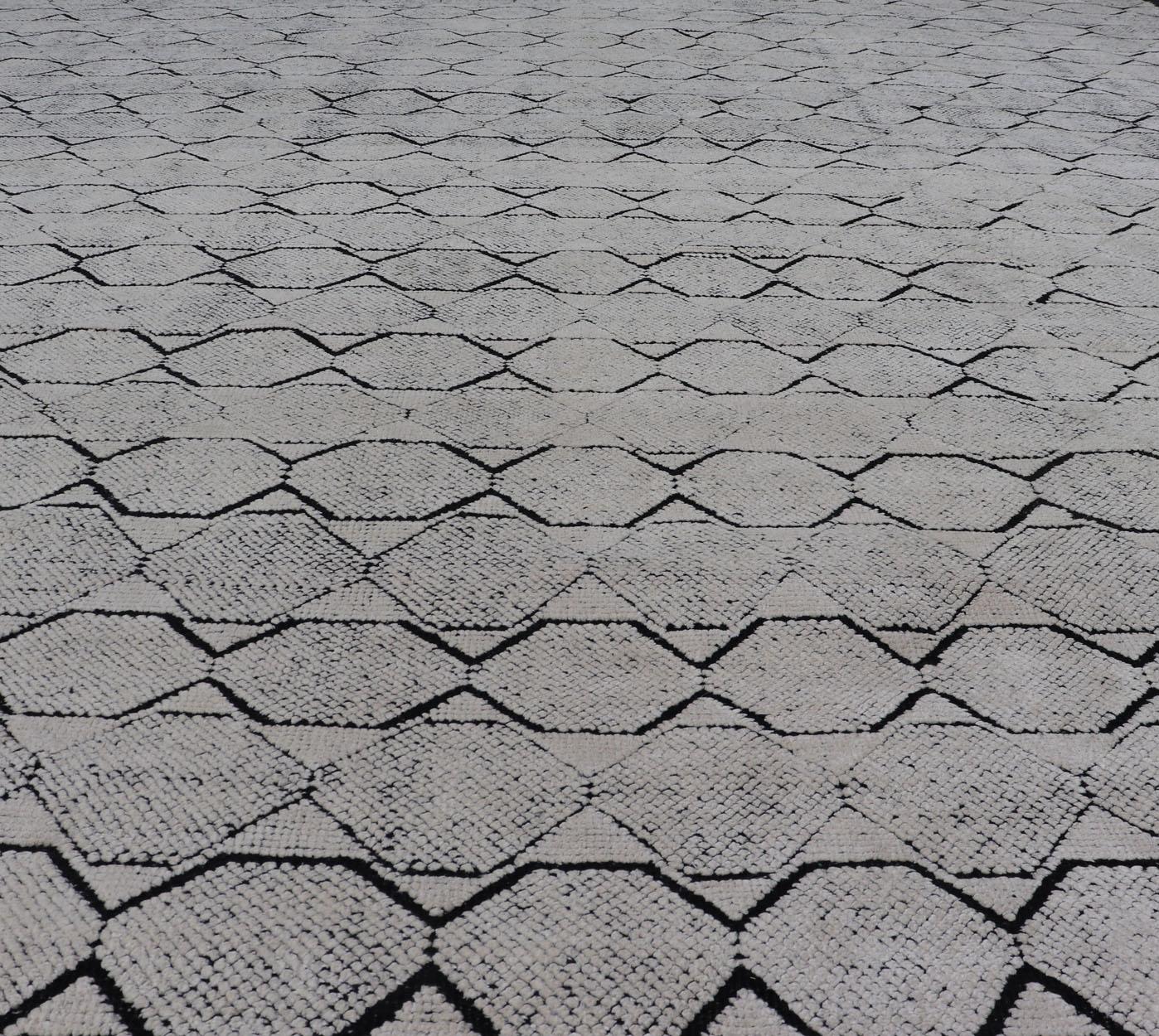 Wool All-Over Geometric Modern Large Rug in Ivory and Black For Sale