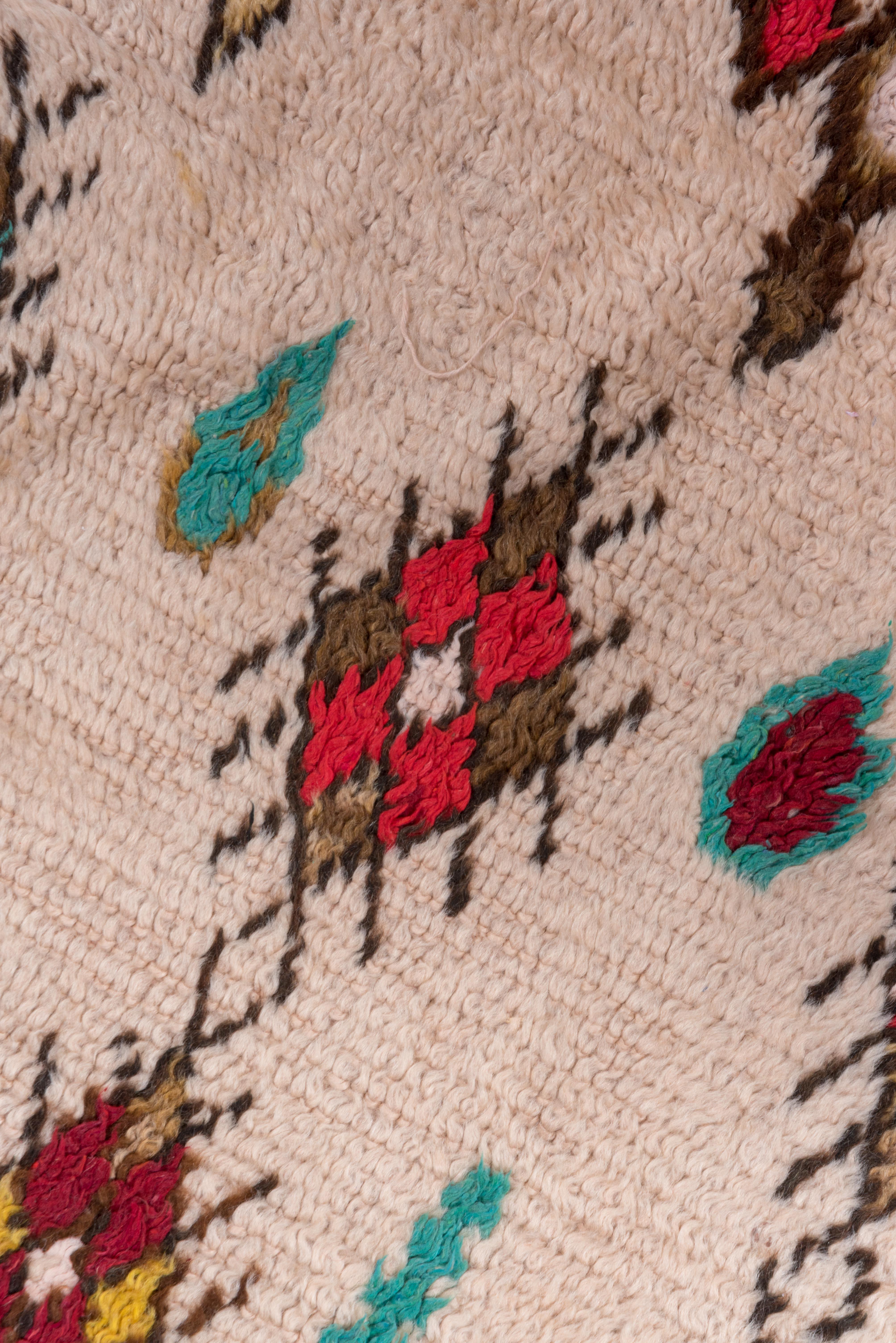 Marokkanischer Dorfteppich mit Medaillon-Muster – rot-blau und gelbe Akzente (Handgeknüpft) im Angebot