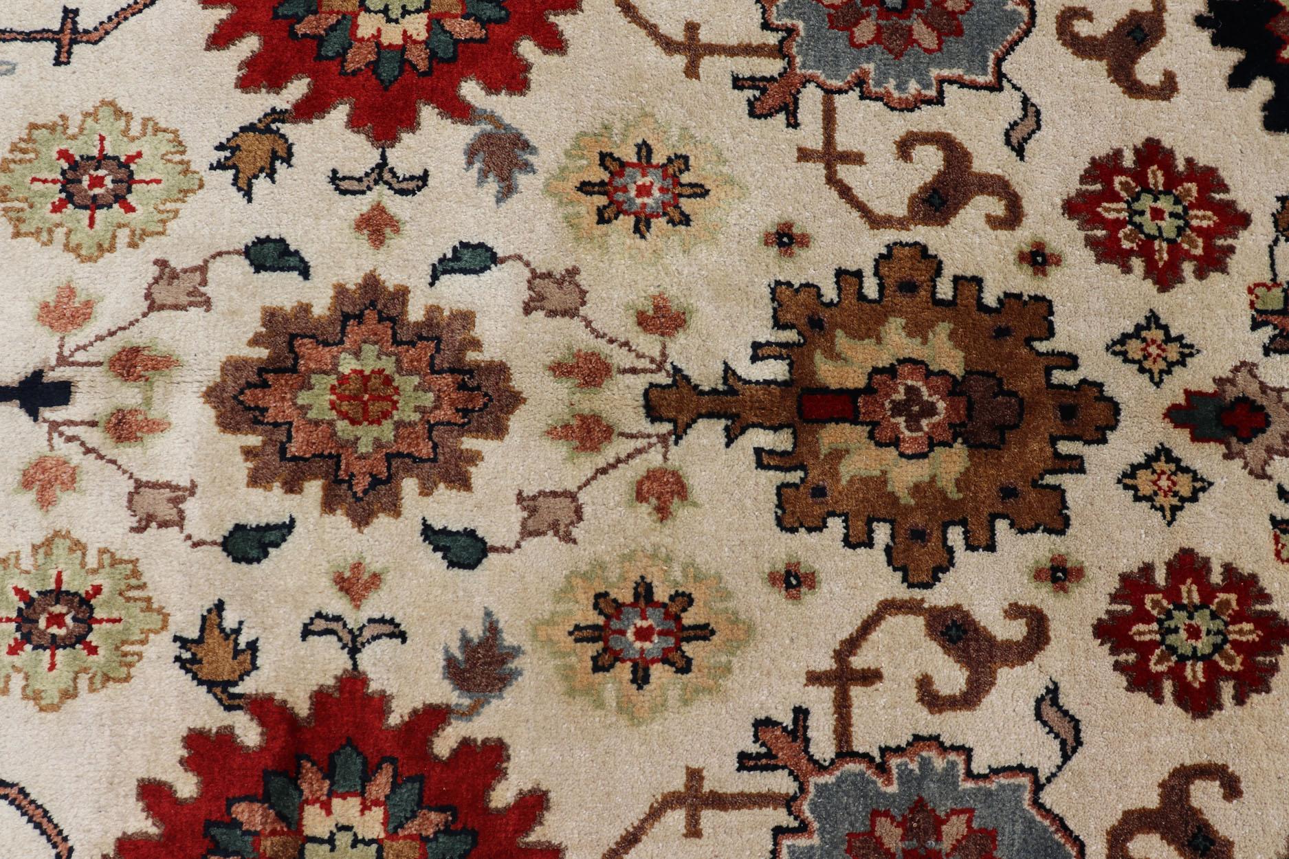 All Over Pattern Hand-Knotted Reproduction Sultanabad-Mahal Design In Excellent Condition For Sale In Atlanta, GA