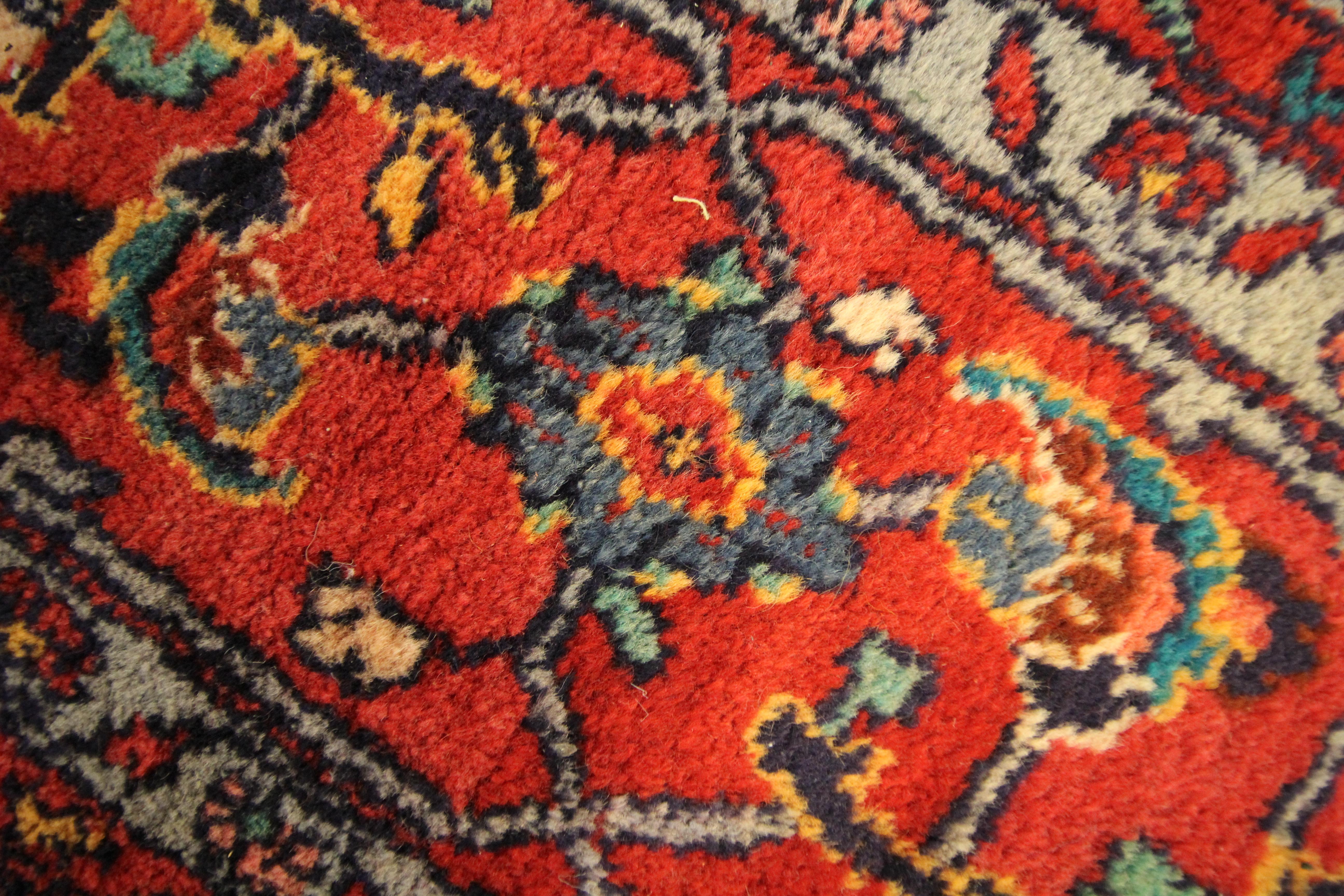 All over Red Oriental Area Rug Handmade Traditional Geometric Carpet In Excellent Condition For Sale In Hampshire, GB