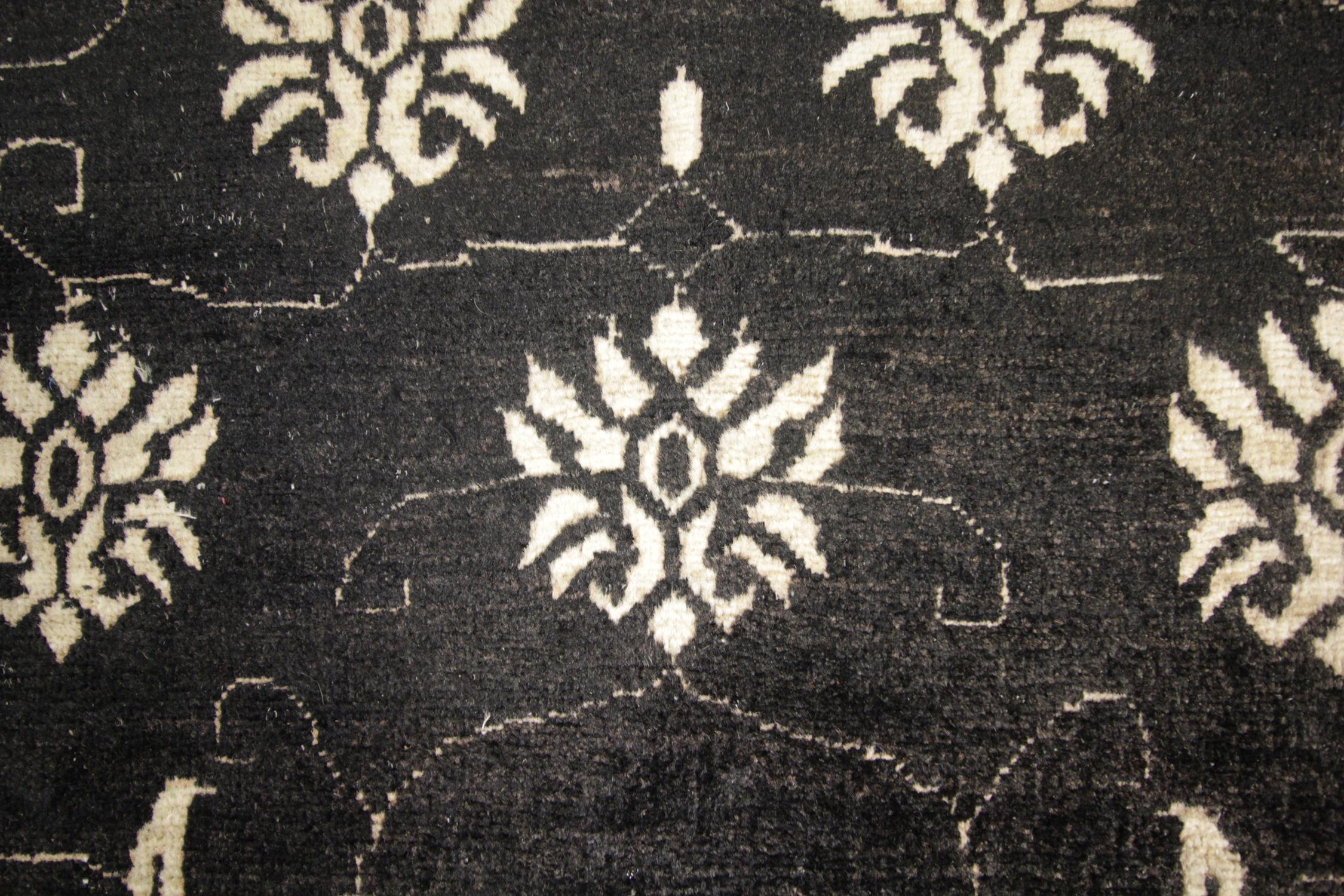 Traditioneller türkischer Teppich aus brauner orientalischer Wolle, All Over (Türkisch) im Angebot