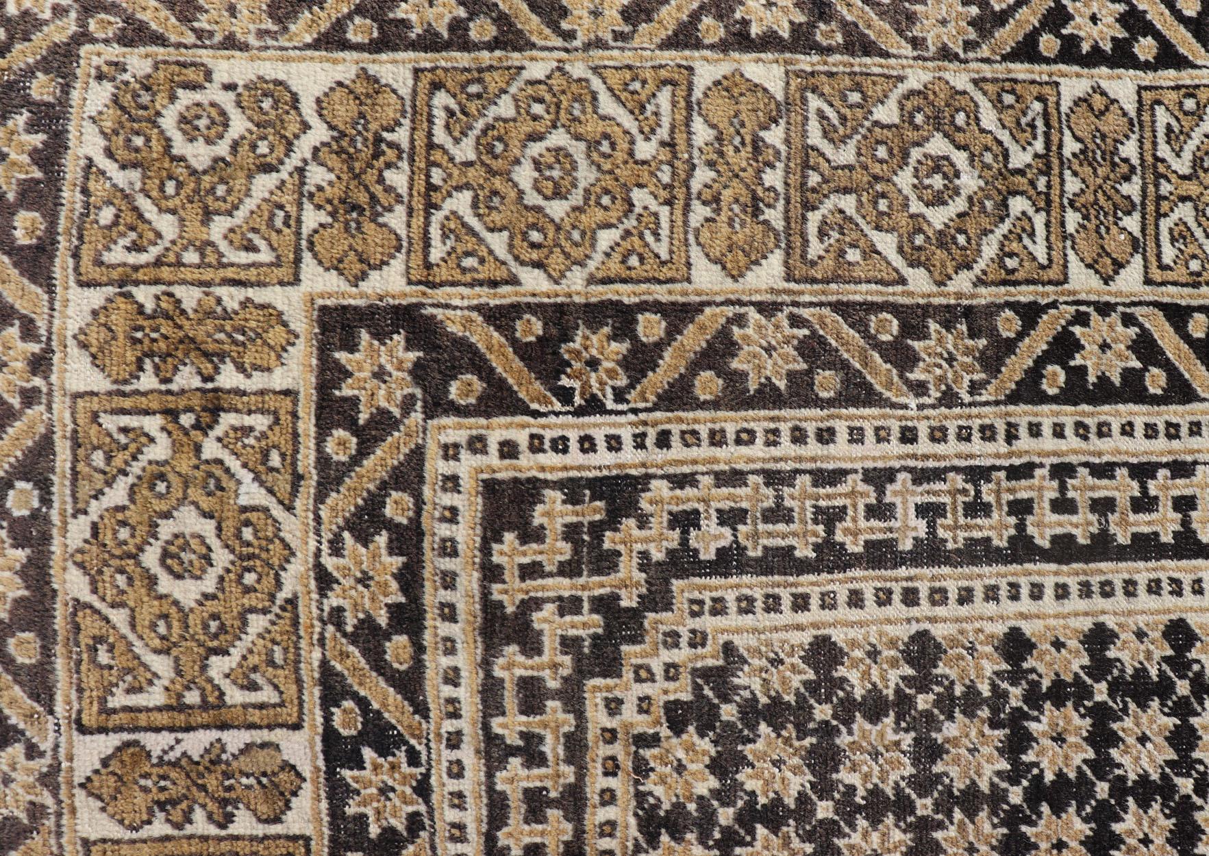 Turkish Konya carpet in shades of brown, rug EN-178916, country of origin / type: Turkey / Oushak, circa mid-20th Century.


Measures: 4'2 x 6'3.