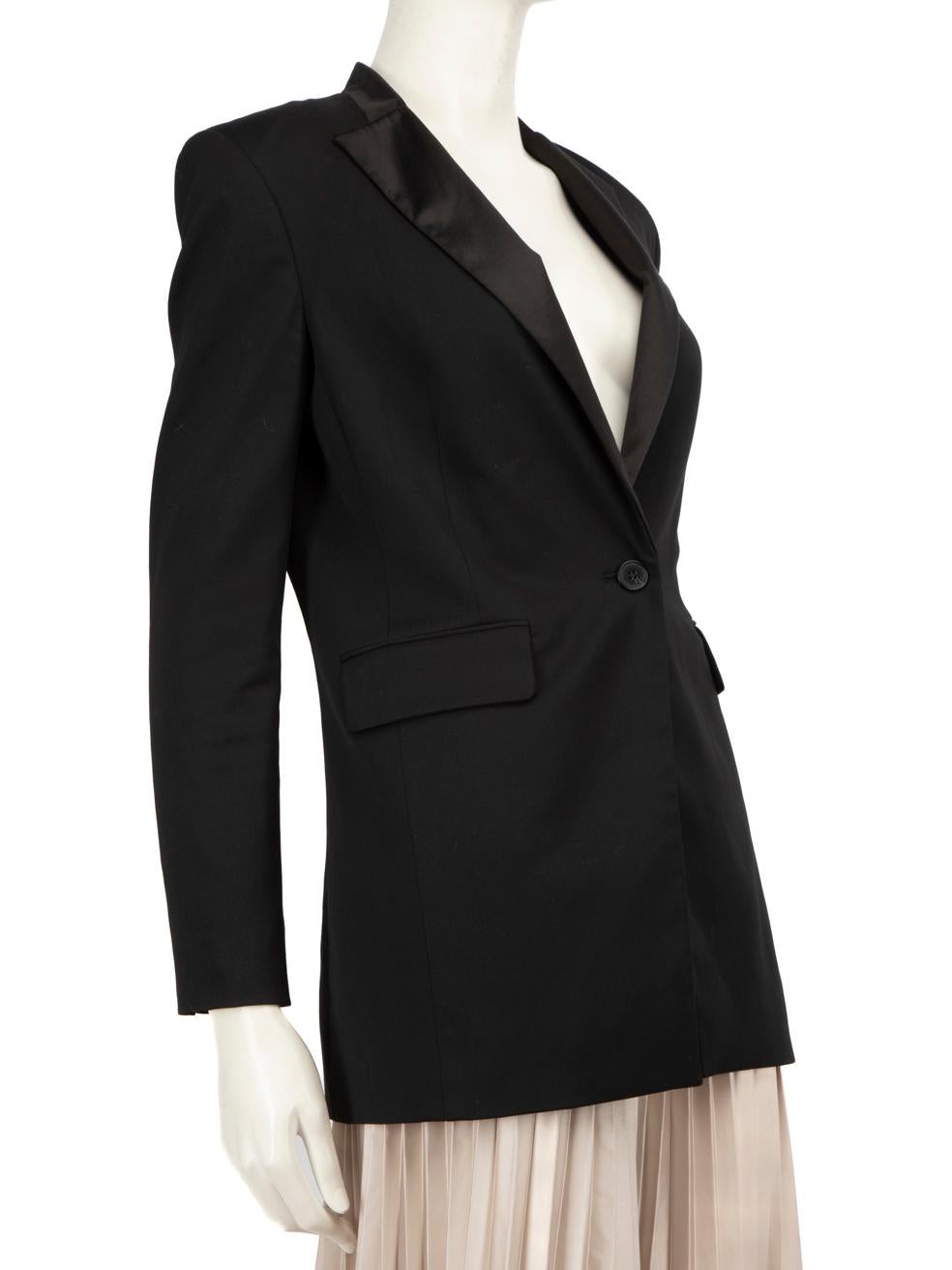 L'ÉTAT est très bon. Le blazer n'a subi aucune usure visible sur cet article de revente All Saints d'occasion.
 
 Détails
 
 
 Noir
 
 Polyester
 
 Blazer
 
 Manches longues
 
 Longueur moyenne
 
 Col en satin
 
 2 poches frontales
 
 Fermeture par