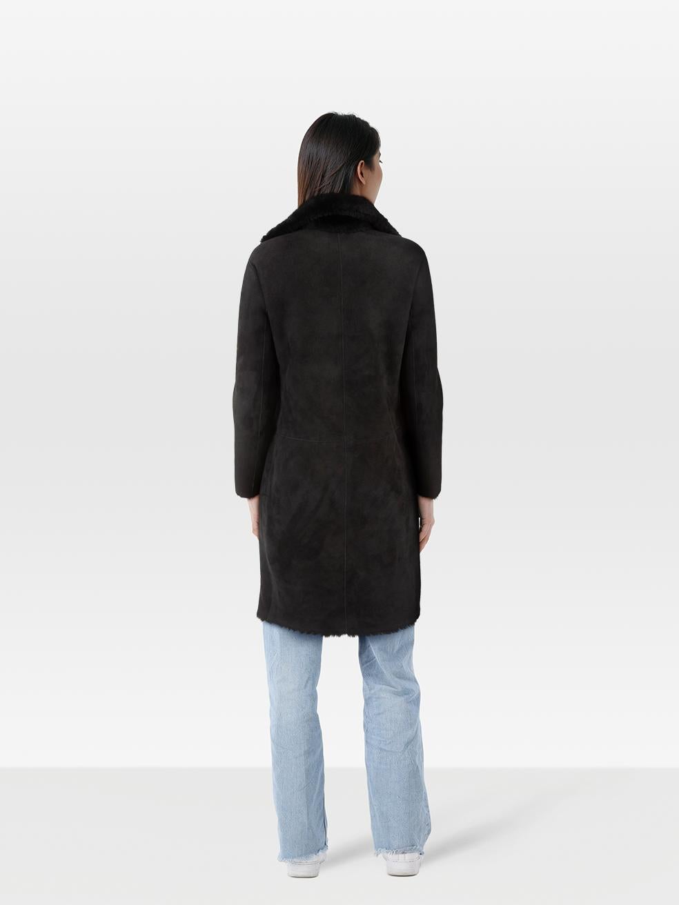 L'ÉTAT est très bon. L'usure du manteau est minime. Marques sur le côté sans fourrure sur le devant gauche et la manche gauche sur cet article de revente de designer All Saints utilisé.
 
 
 
 Détails
 
 
 Noir
 
 Cuir de mouton
 
 Manteau