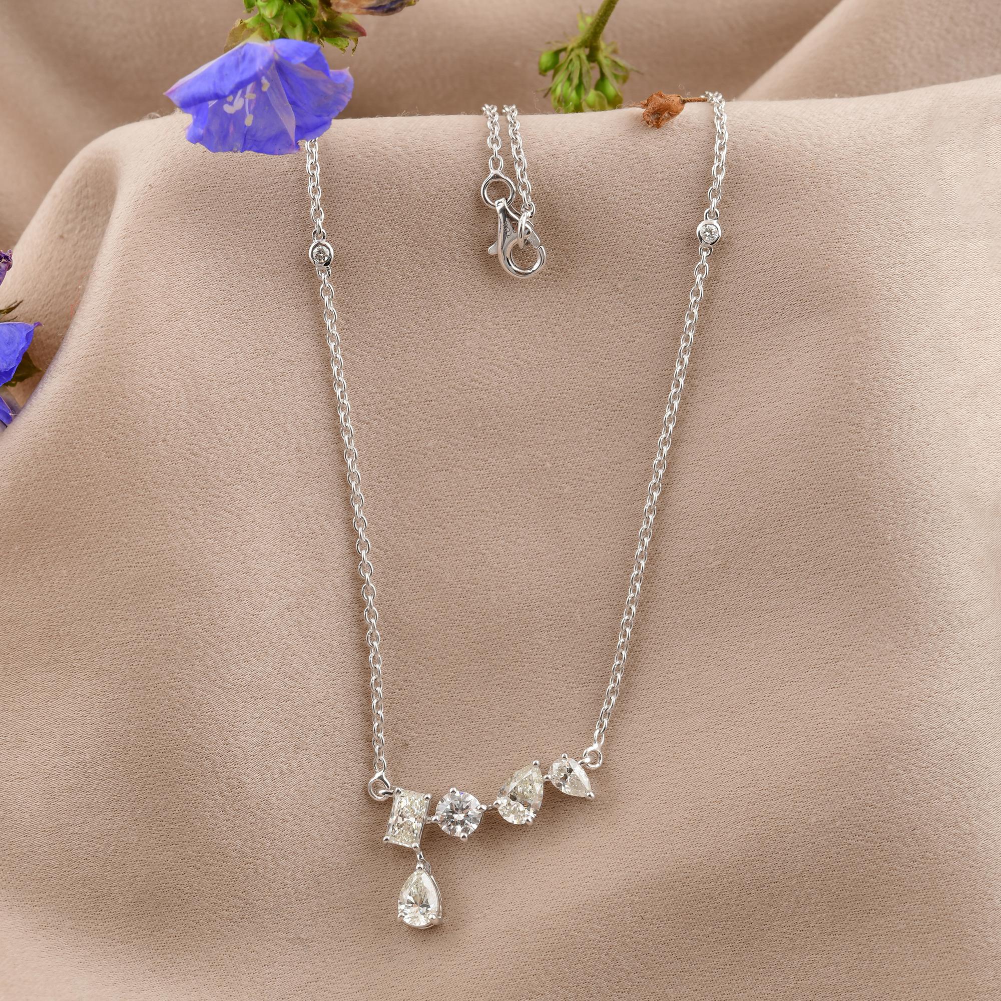 Tutte le tariffe pagate Collana a catena con barretta di diamanti a forma multipla in oro bianco 14 carati
Questo pezzo mozzafiato è caratterizzato da una fila ininterrotta di diamanti a taglio misto che formano un pendente a barra con una goccia
