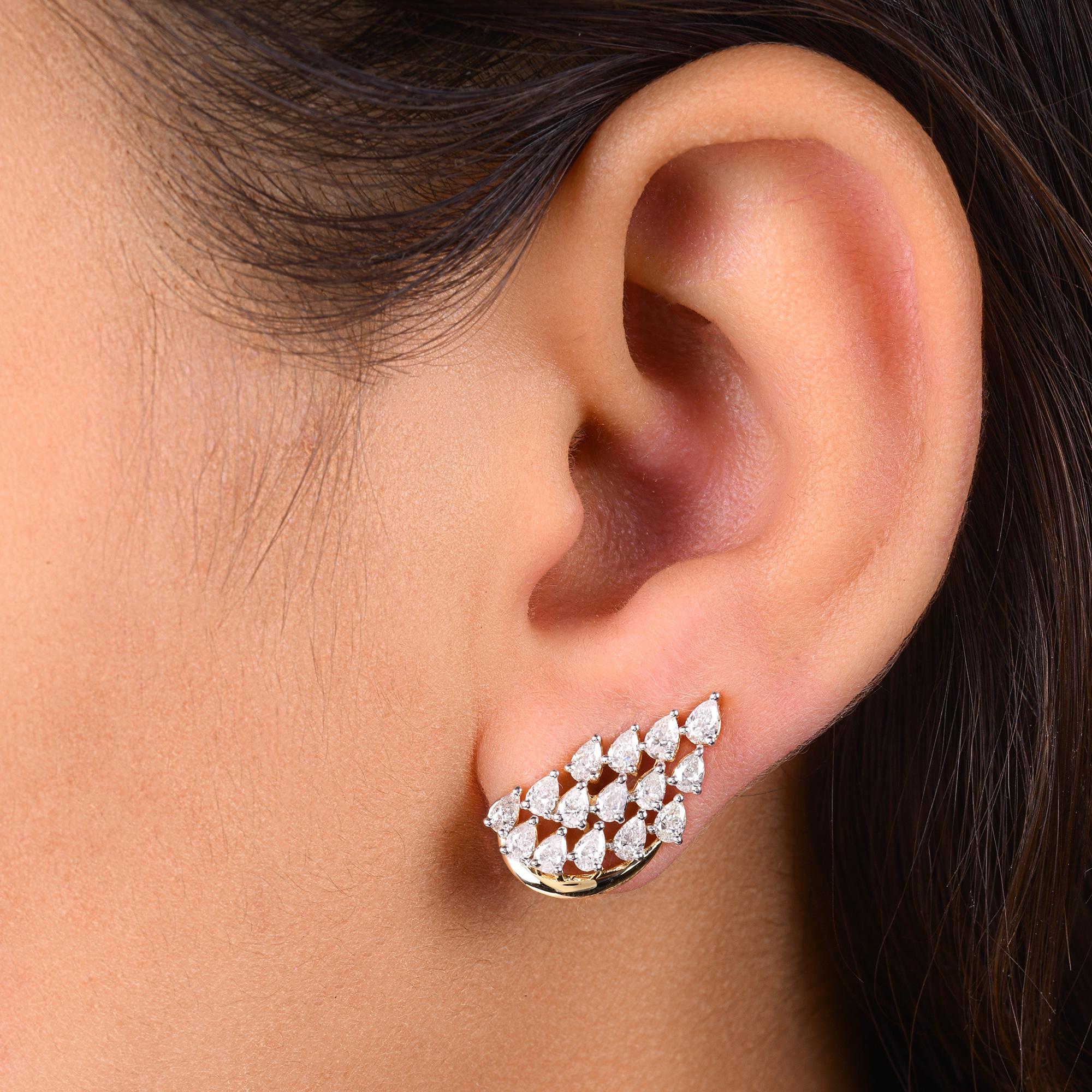 Tutte le tariffe pagate Dichiarazione SI/H Orecchini da sposa con diamanti in oro giallo 18 carati
Questi orecchini a perno sono magistralmente incastonati con una sequenza di diamanti brillanti taglio pera, che creano uno scintillio ritmico lungo