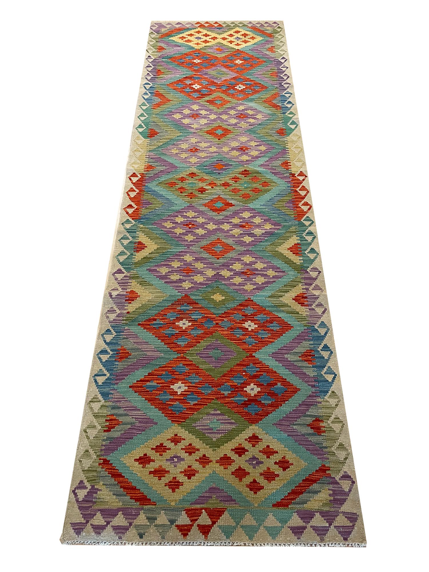 Qualité fantastique, réversible, tout en laine avec des teintures végétales.

Kilim, un mot d'origine turque, désigne un textile aux multiples usages produit par l'une des nombreuses techniques de tissage à plat. Ils ont un héritage commun ou