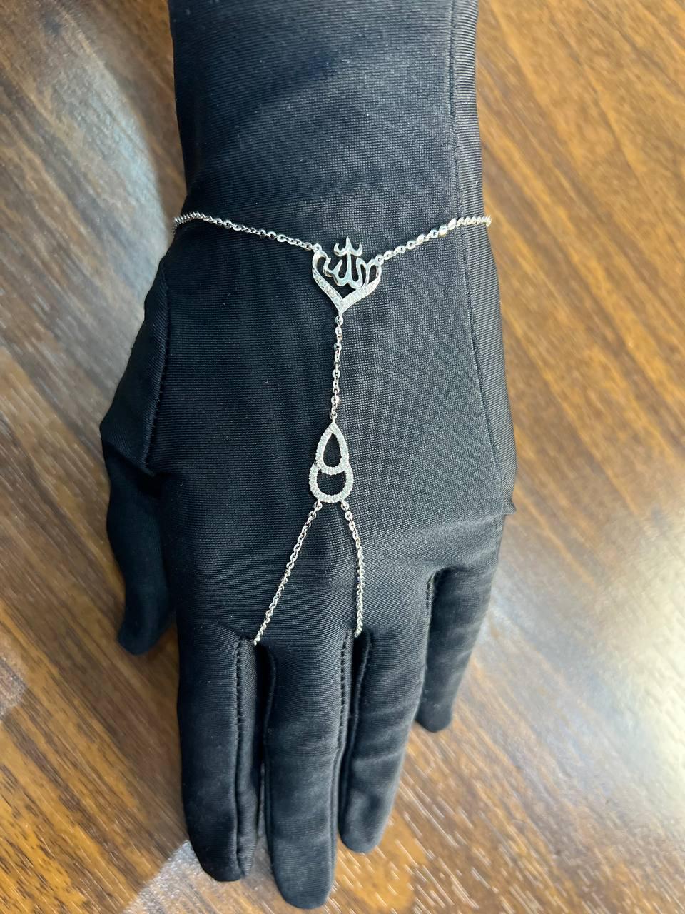 Bracelet d'affirmation « Lord Finger Ring Chain Diamond Symbol » en or blanc Pour femmes en vente