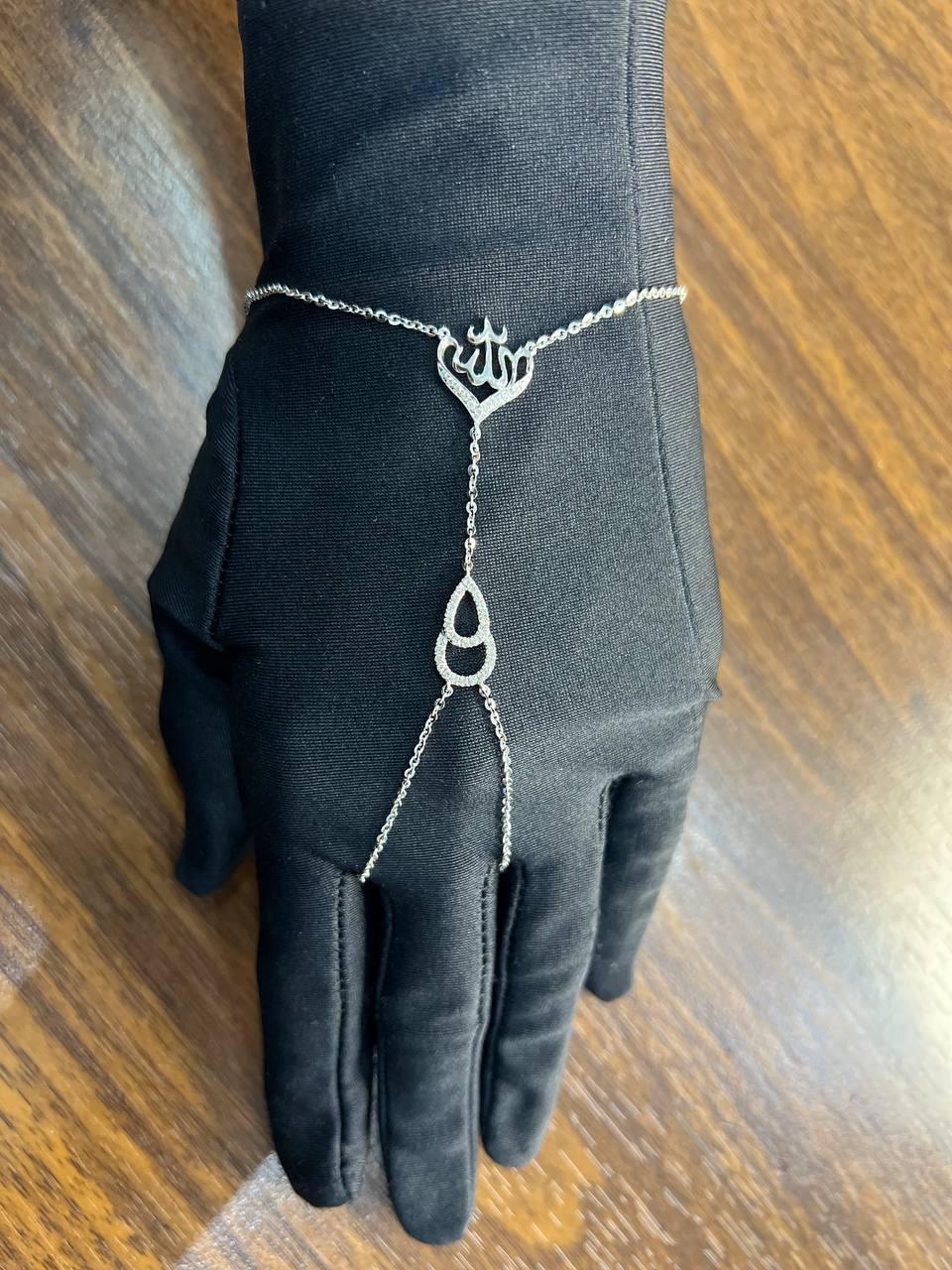 Bracelet d'affirmation « Lord Finger Ring Chain Diamond Symbol » en or blanc en vente 1