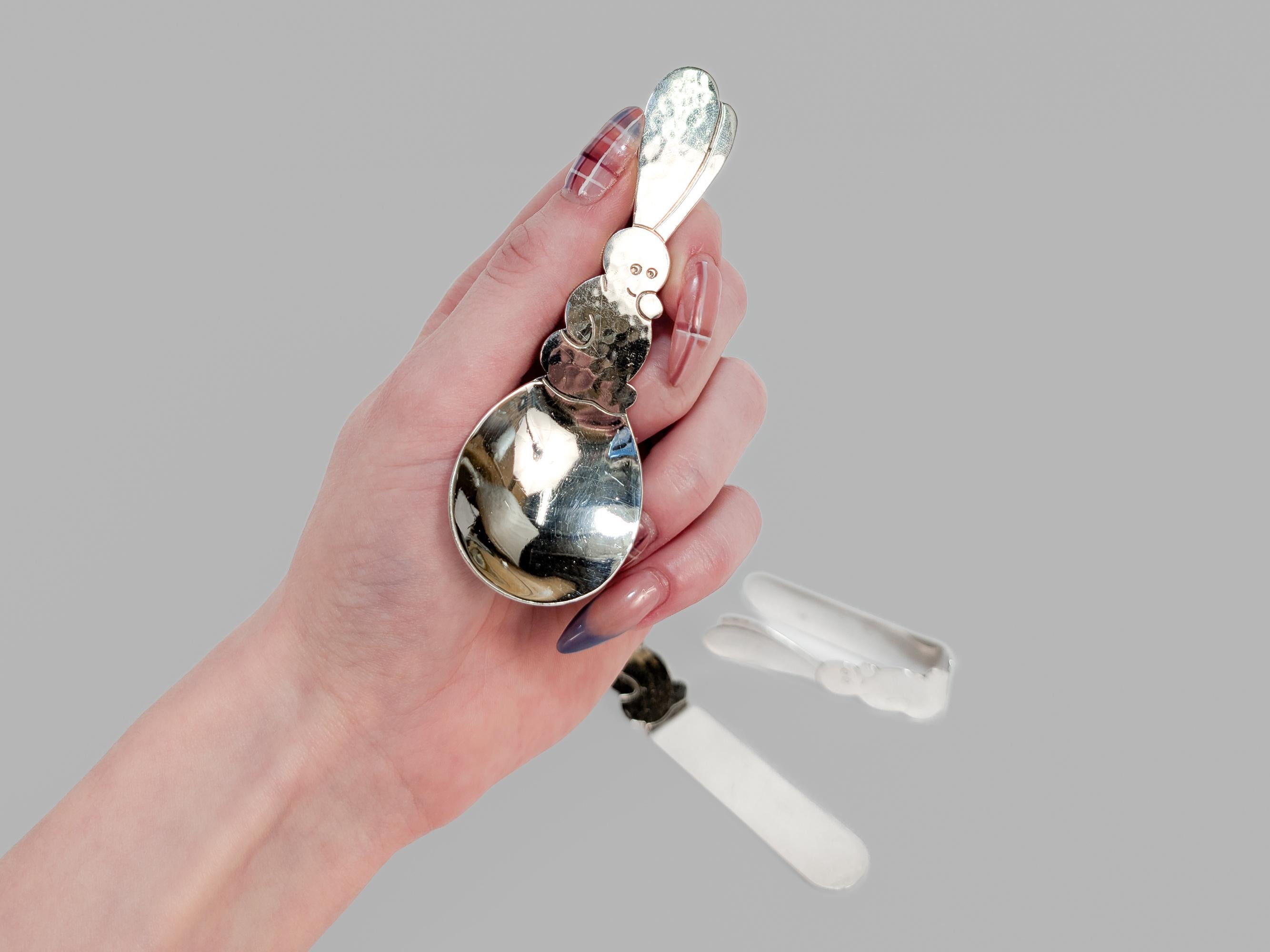 Un bel ensemble de couverts pour bébés ou enfants en argent moderniste signé

Par Allan Adler.

En argent sterling.

Dans le modèle 