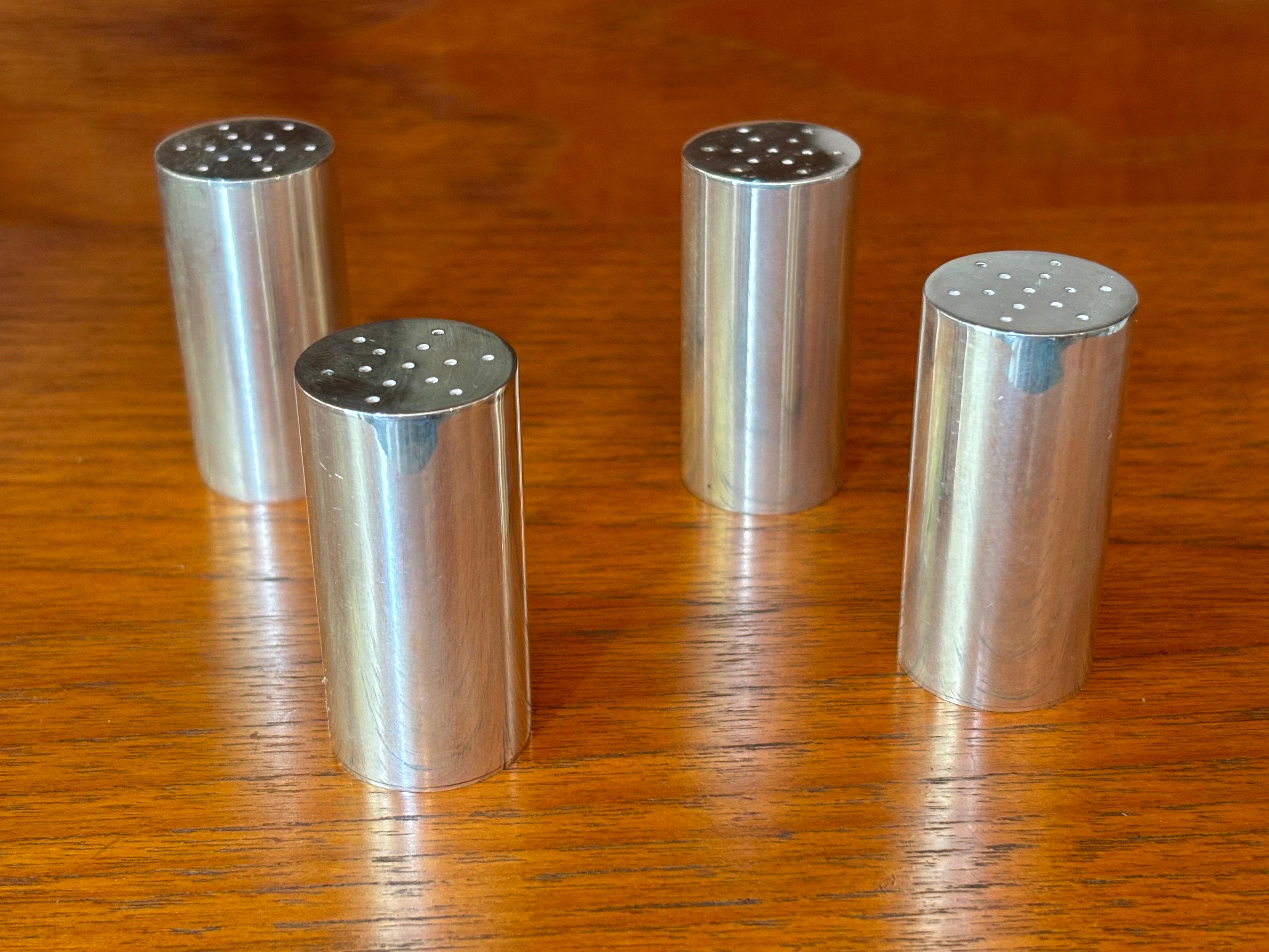 Metà XX secolo Shakers in argento per pepe di Allan Adler in vendita