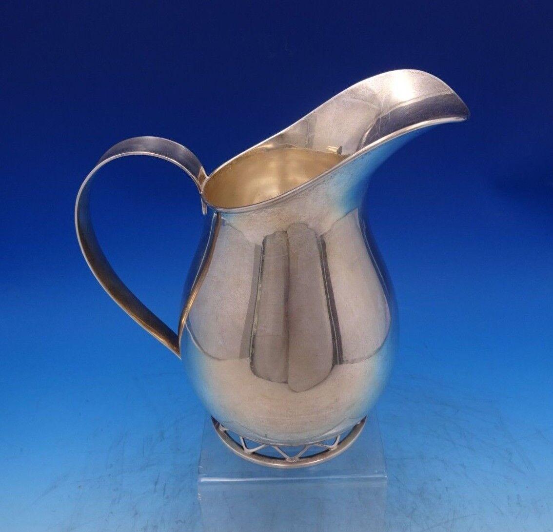 Allan Adler

Marvelous Allan Adler sterling silver Mid-Century Modern water pitcher with pierced base. This pitcher measures 9