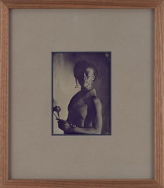 "Gazelle", 2016 Ambrotypie Porträt einer Frau auf violettem Glas