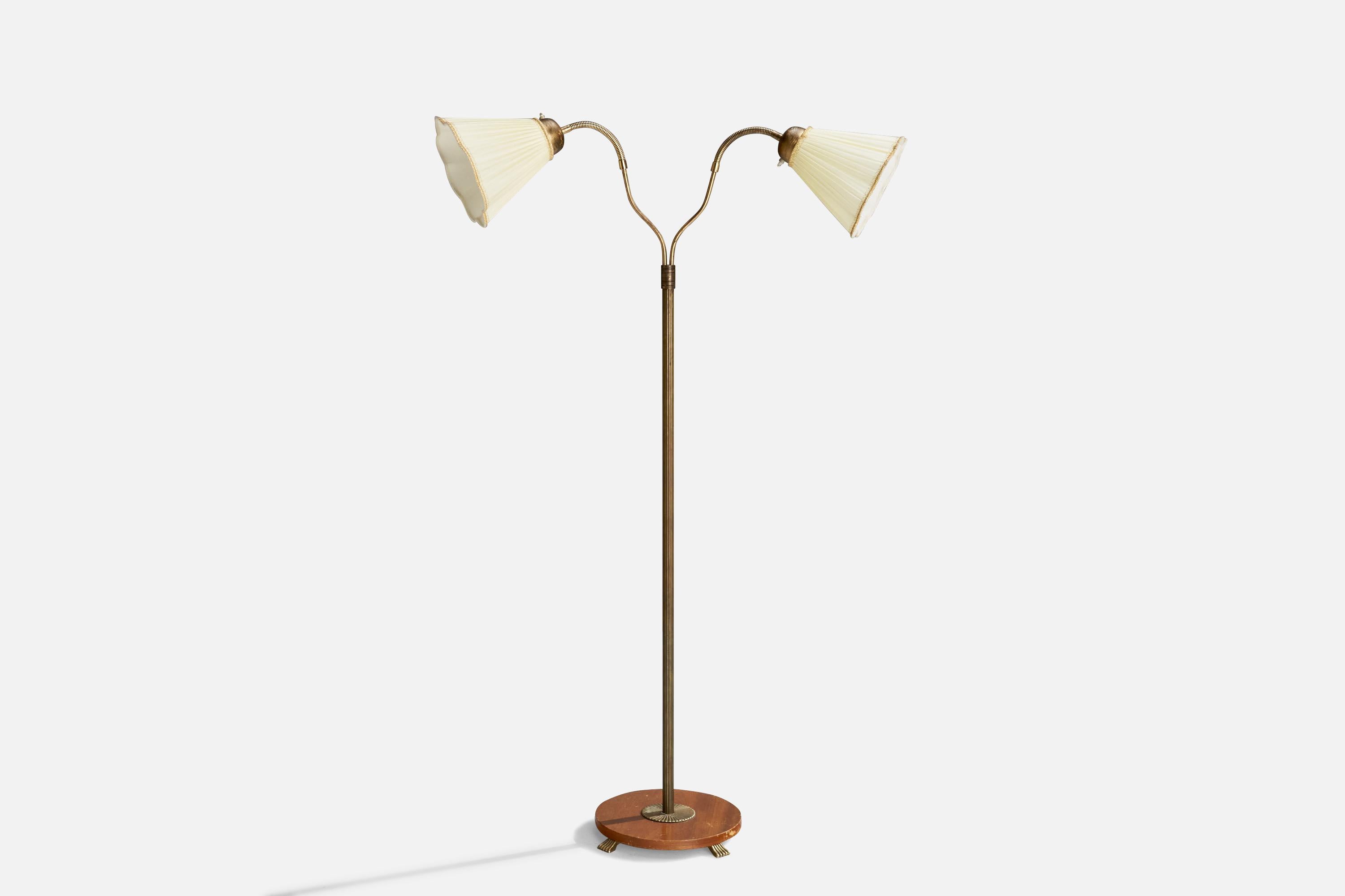Lampadaire réglable en laiton, orme et tissu blanc, conçu et produit par Allan Dolge, Eskilstuna, Suède, vers les années 1940.

Feux réglables (Up&Up)
Dimensions de la lampe avec abat-jour (pouces) : 64.125