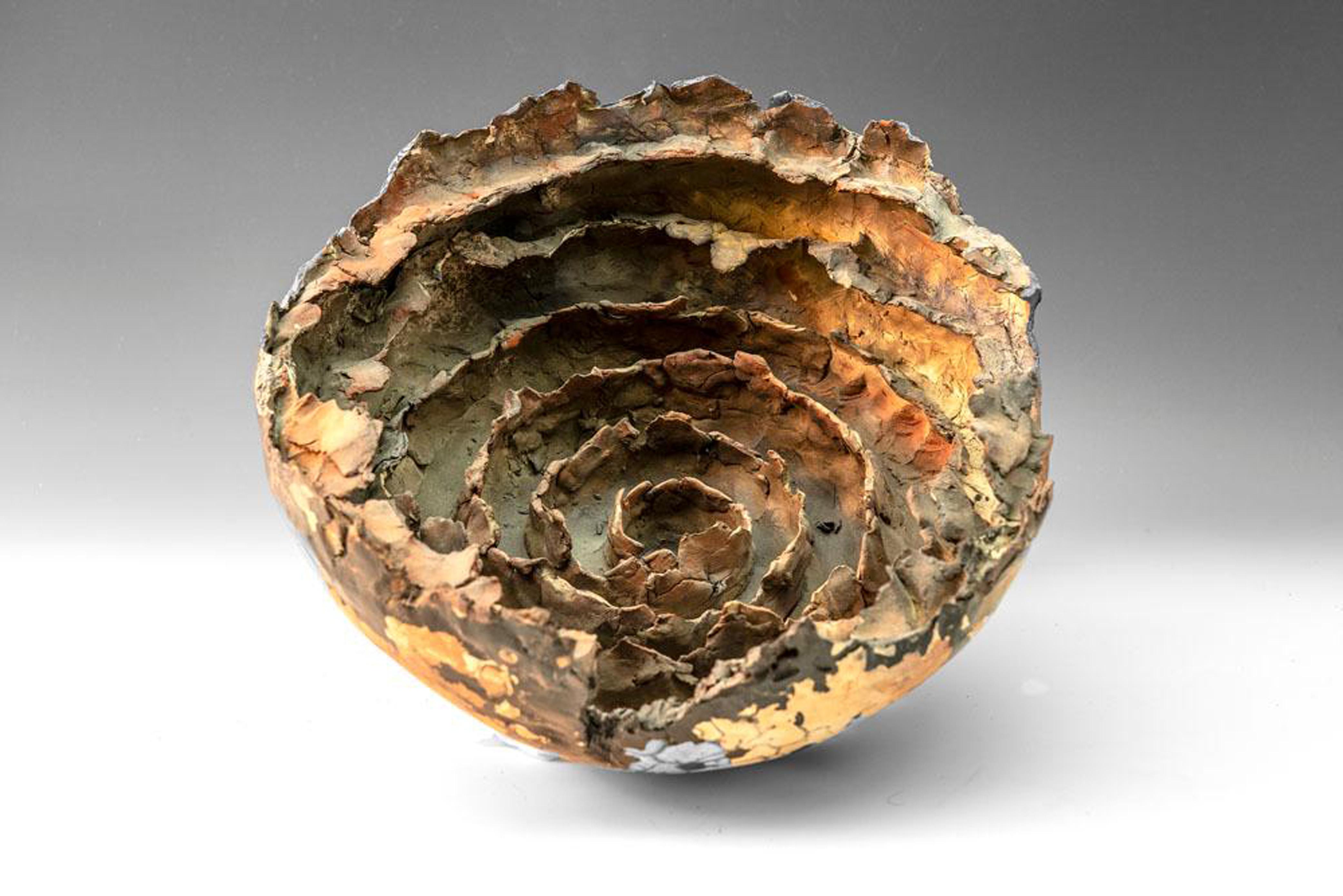 
Moon Crater, textured ceramic in golds and browns, embodies the essence of clay in its organic shapes that refer directly to the earth and nature. The artist says 