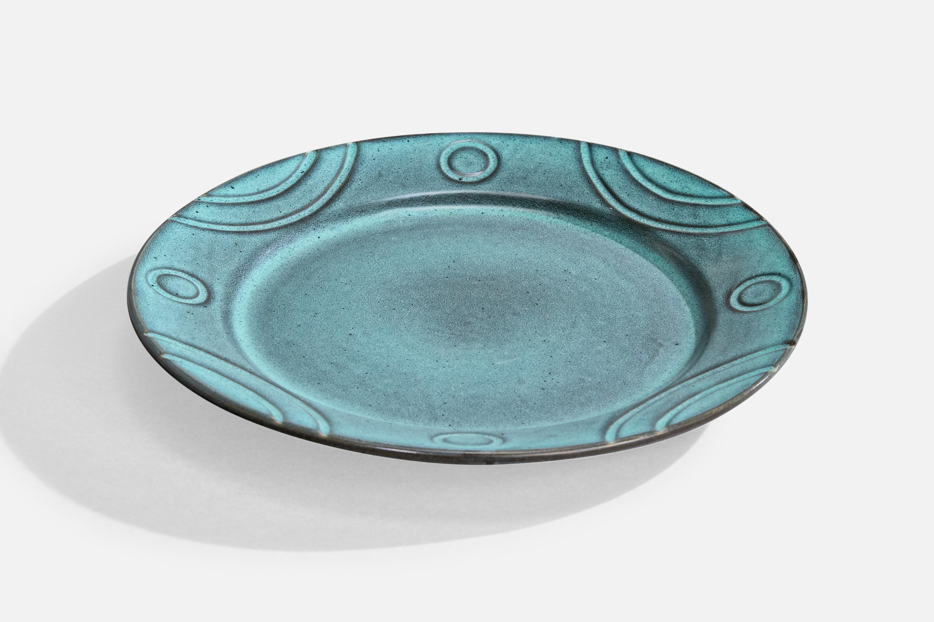 Eine blau glasierte Keramikschale, entworfen von Allan Ebeling und hergestellt von Gefle, Schweden, ca. 1930er Jahre.

Gesamtabmessungen (Zoll): 1,75 