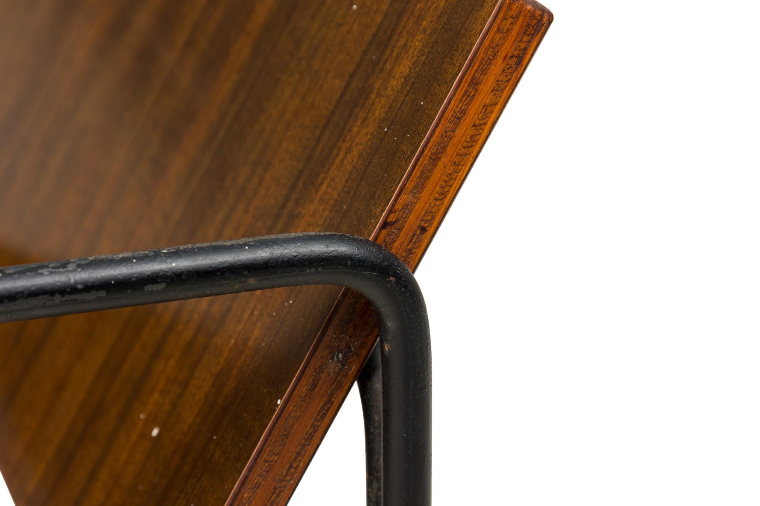 Tavolino da caffè per riviste in Wood e metallo nero di Allan Gould, metà del secolo scorso In condizioni buone in vendita a Queens, NY