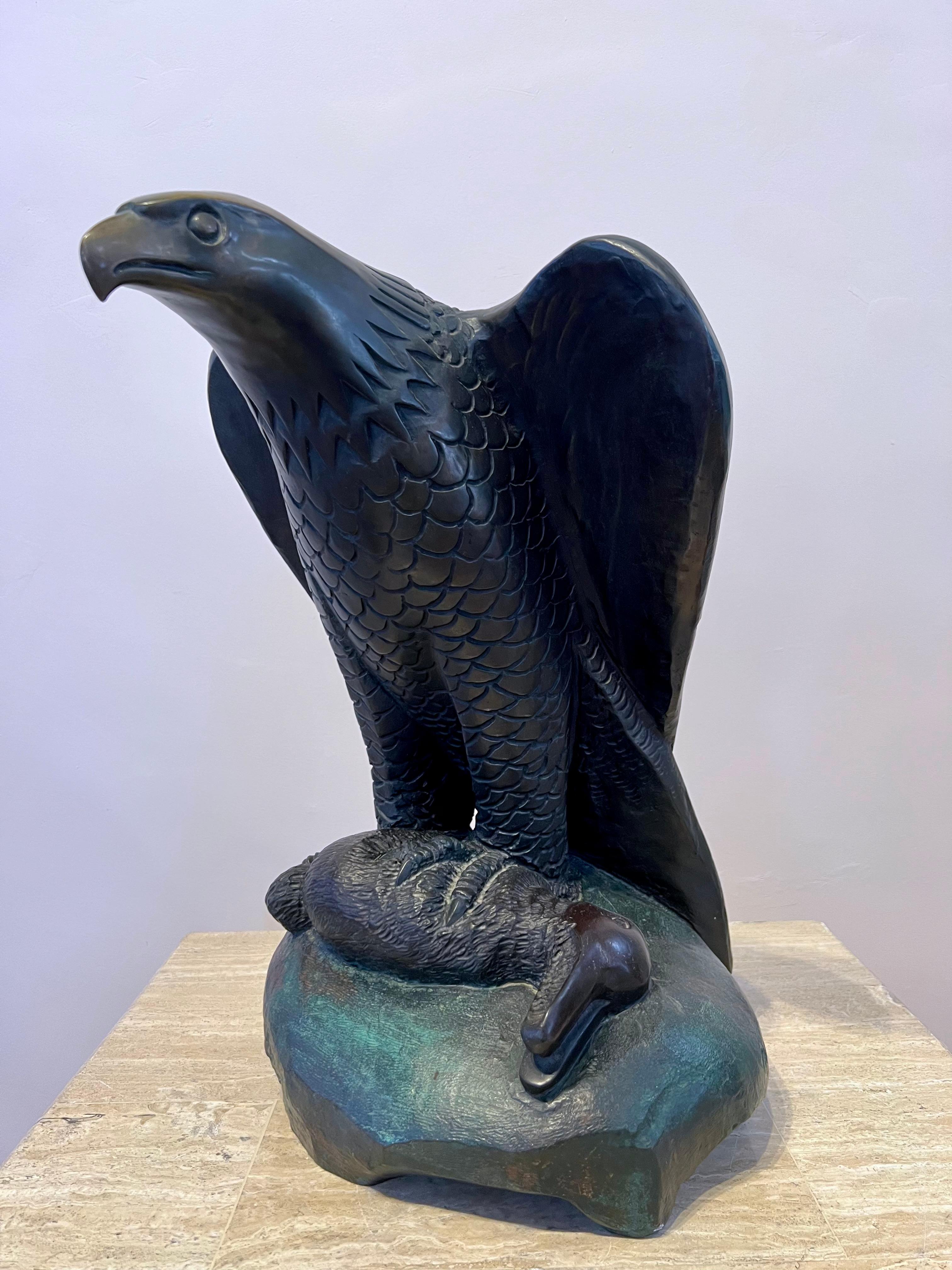 The End of the Hunt, von Allan Houser, Bronze, Skulptur, Wildtiere, Adler, Kaninchen im Angebot 2