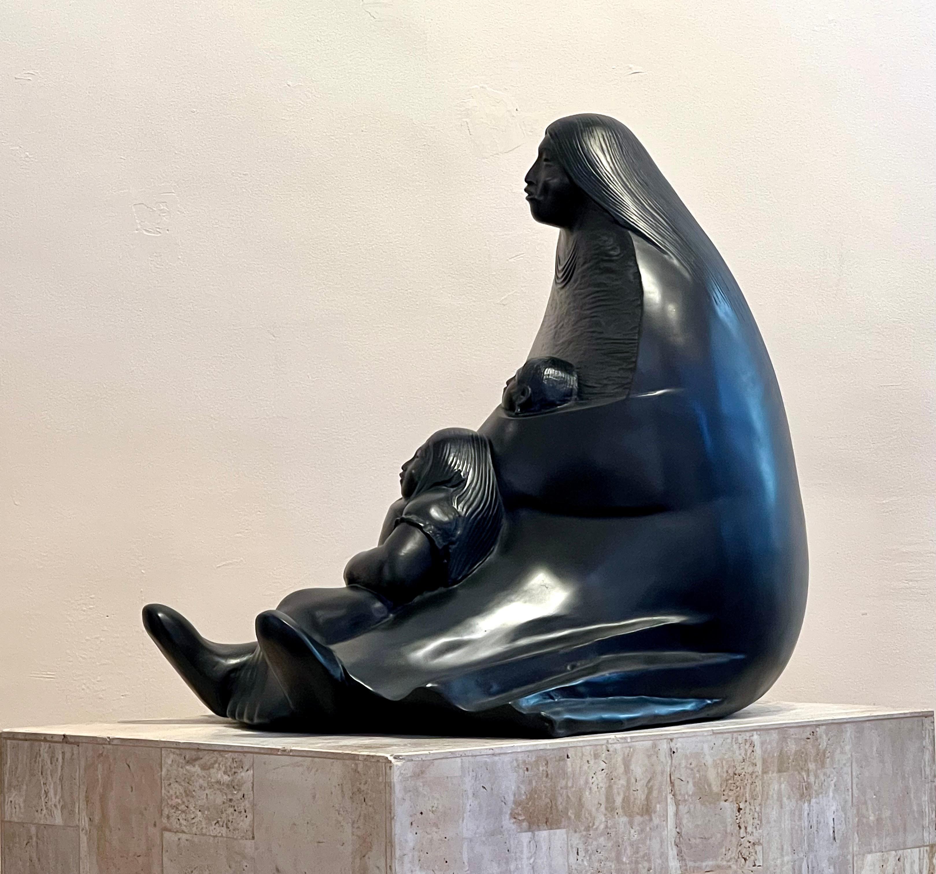 My Children, di Allan Houser, Apache, madre, bambini, bronzo, scultura in vendita 3