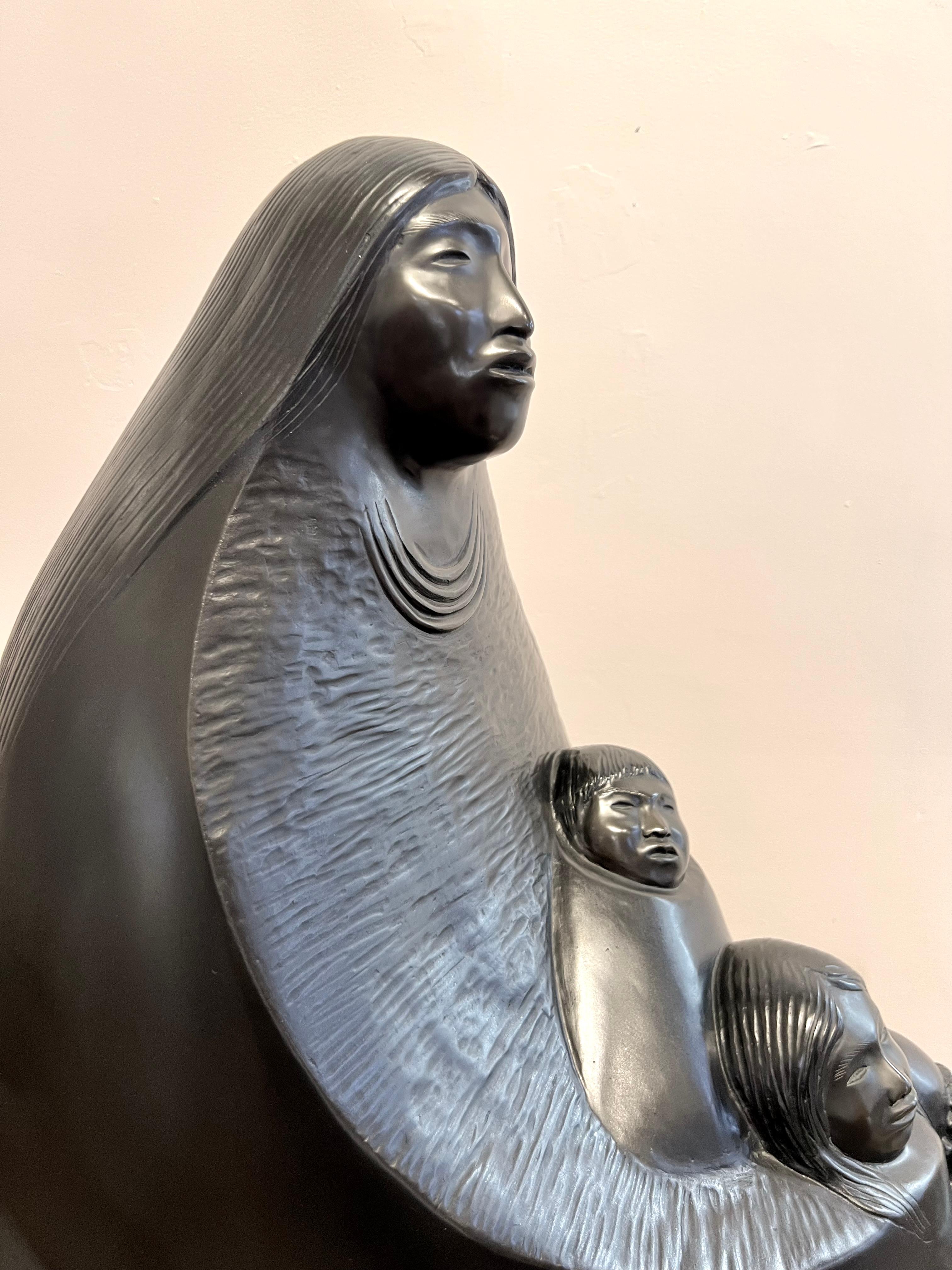 My Children, di Allan Houser, Apache, madre, bambini, bronzo, scultura in vendita 7