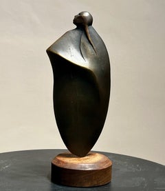 Sculpture « Apache » de Allan Houser représentant une femme, bronze, petite taille