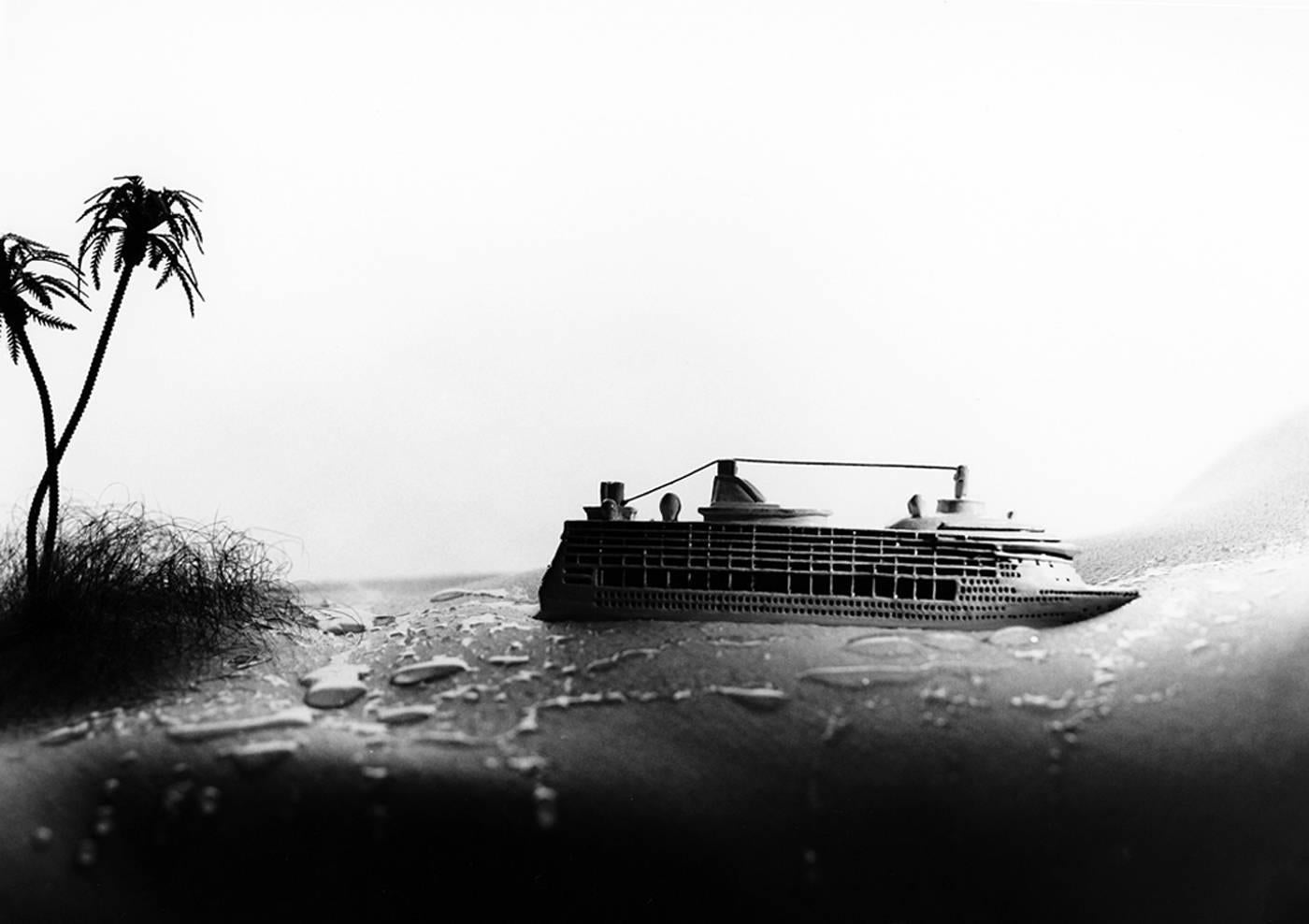 Cruise - Miniature black and white photo