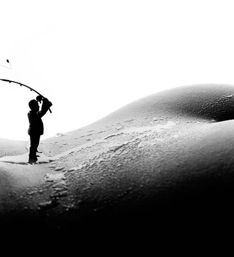 Pesca a mosca - fotografia in bianco e nero - Black and White Photograph Nero di Allan I. Teger