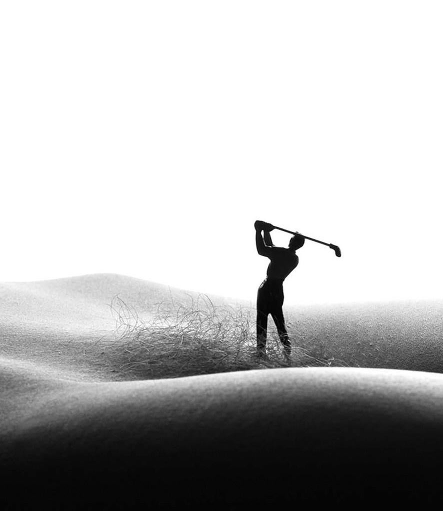 Photographies en noir et blanc « Golfing in the rough » (golf dans le brut) en vente 2