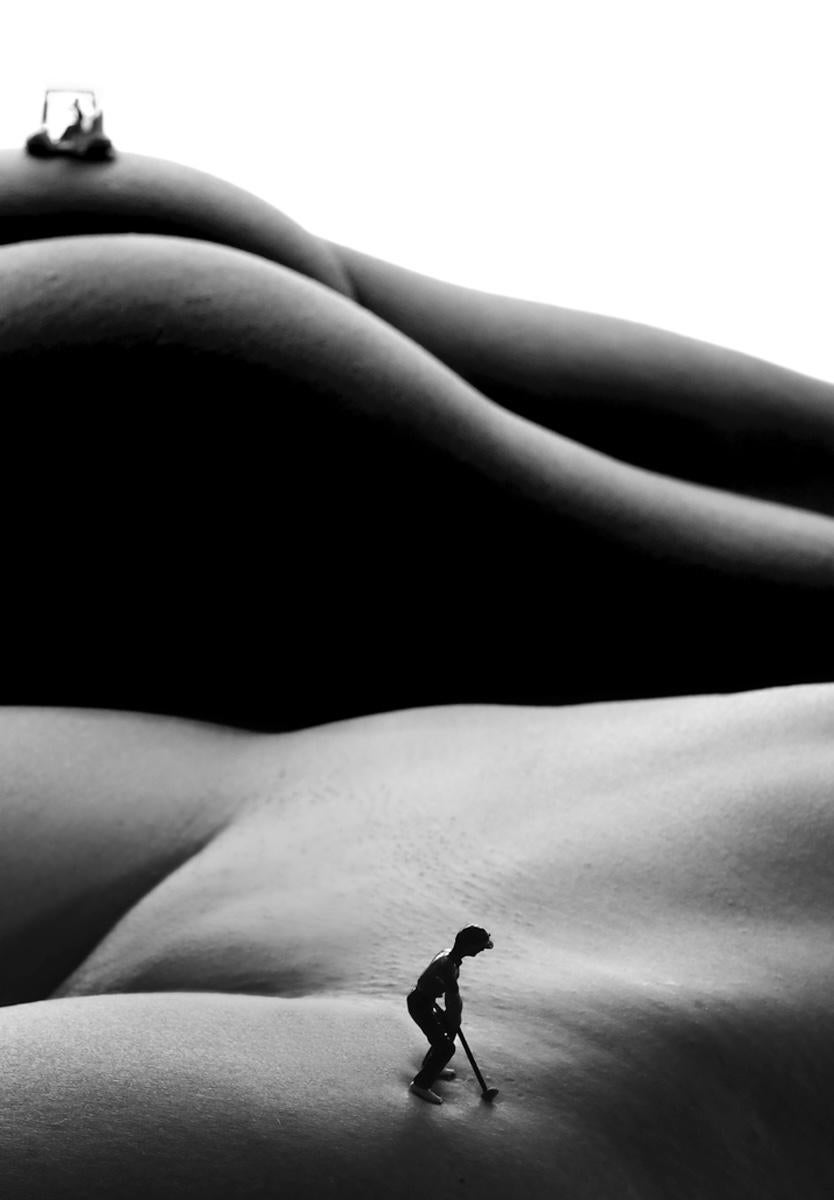 The long putt - black and white photography - Photograph by Allan I. Teger