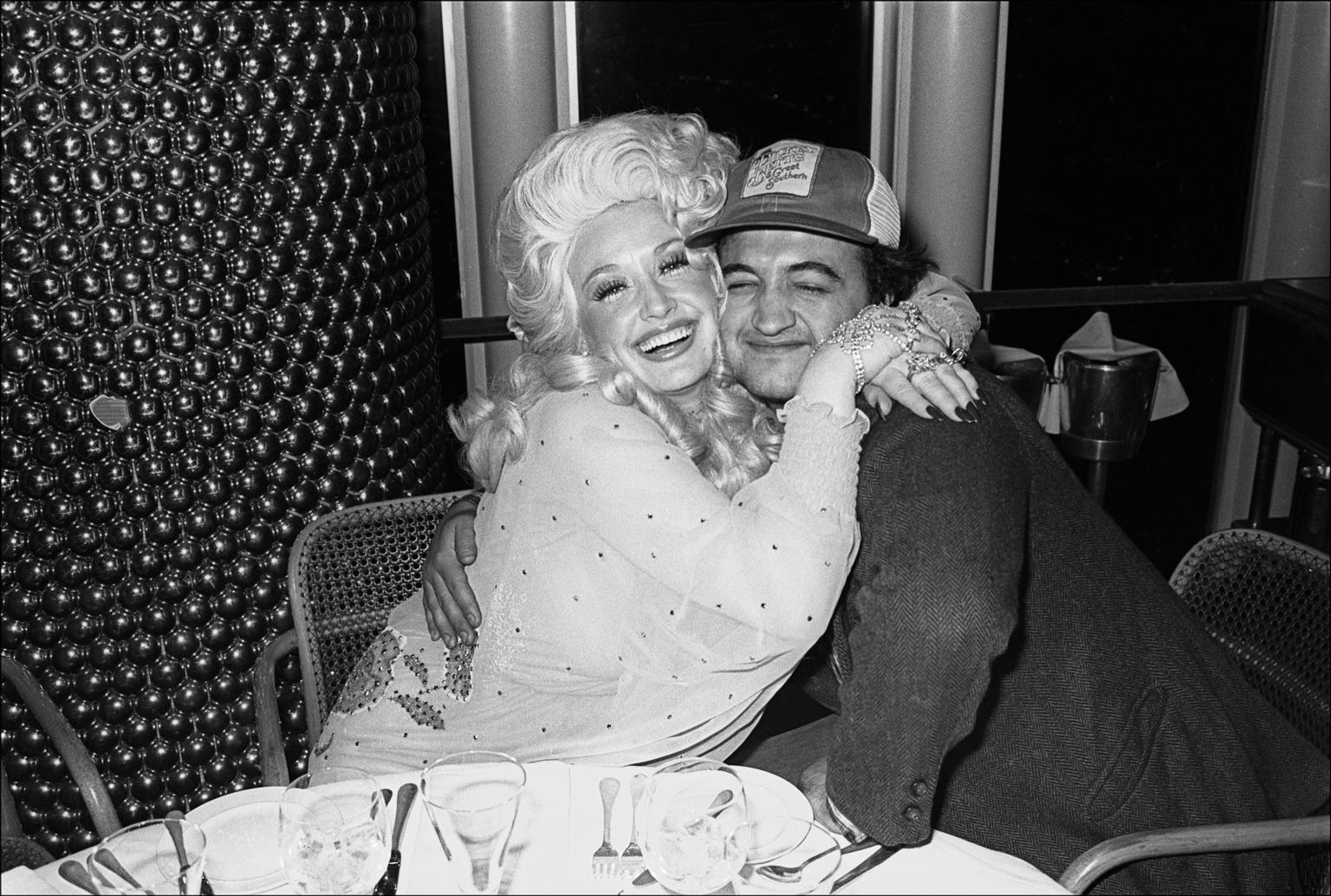 Allan Tannenbaum Black and White Photograph - Dolly Parton and John Belushi