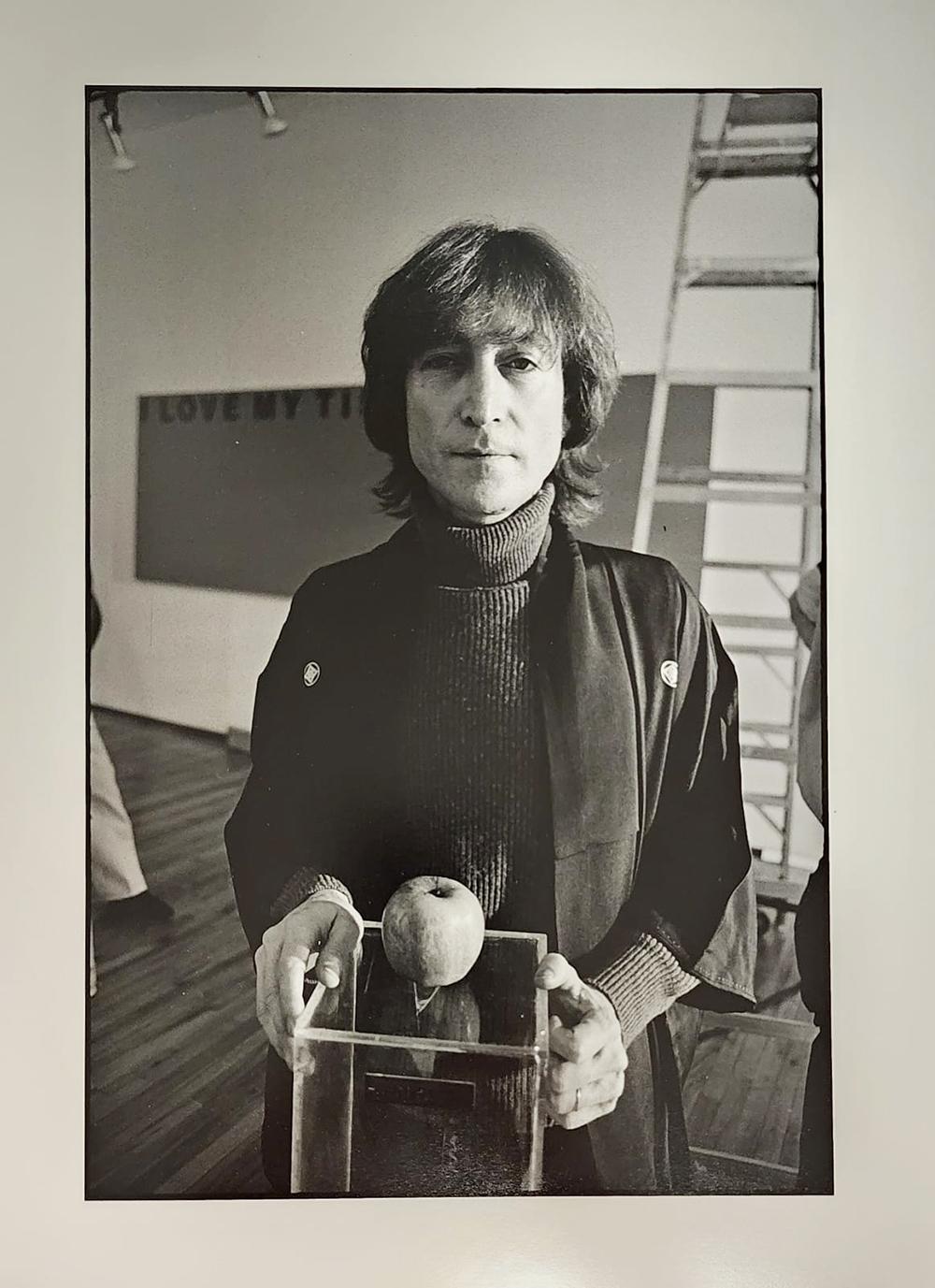 Allan Tannenbaum Figurative Photograph - John Lennon with Yoko, NYC 1980