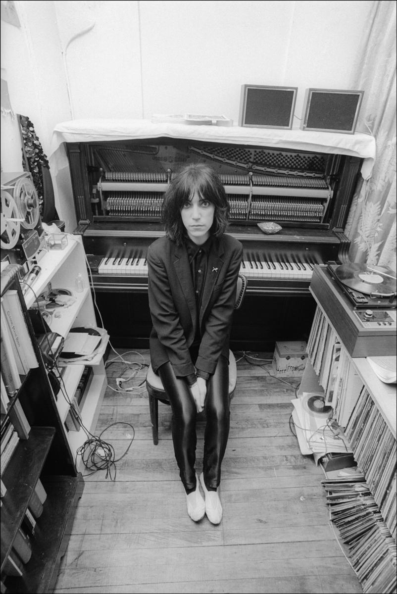 Allan Tannenbaum Portrait Photograph - Patti Smith in her apartment studio 1974