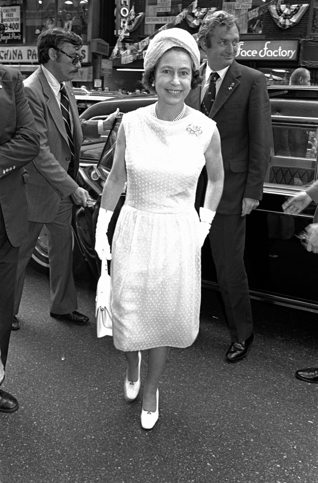 Allan Tannenbaum Black and White Photograph - Queen Elizabeth Bloomingdales Arrival  - Archival Fine Art Black and White Print