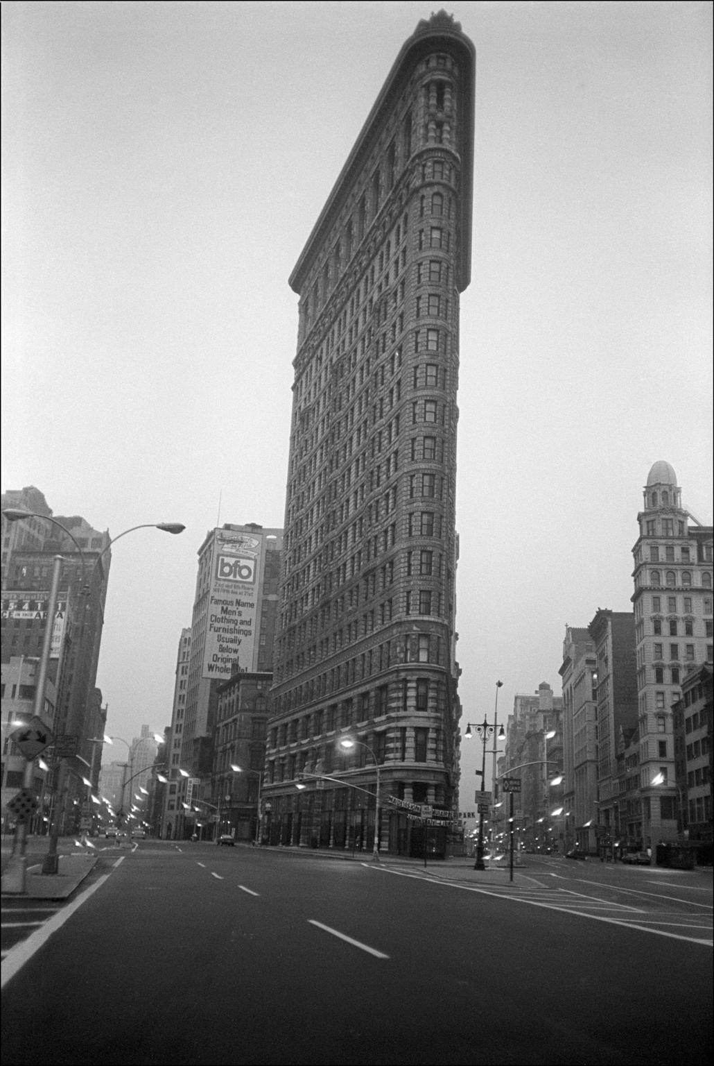 Allan Tannenbaum Black and White Photograph - The Flatiron Building at Dawn - Archival Fine Art Black and White Print