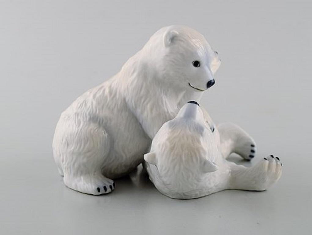 Allan Therkelsen for Royal Copenhagen. Rare porcelain figurine model 324. Playful polar bear cubs.
In perfect condition.
Stamped.
Measures: 14 x 9 cm.
