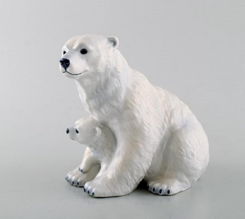 Allan Therkelsen for Royal Copenhagen. Rare porcelain figurine model 353. Polar bear mother with young cub.
In perfect condition.
Stamped.
Measures: 16.5 x 13 cm.