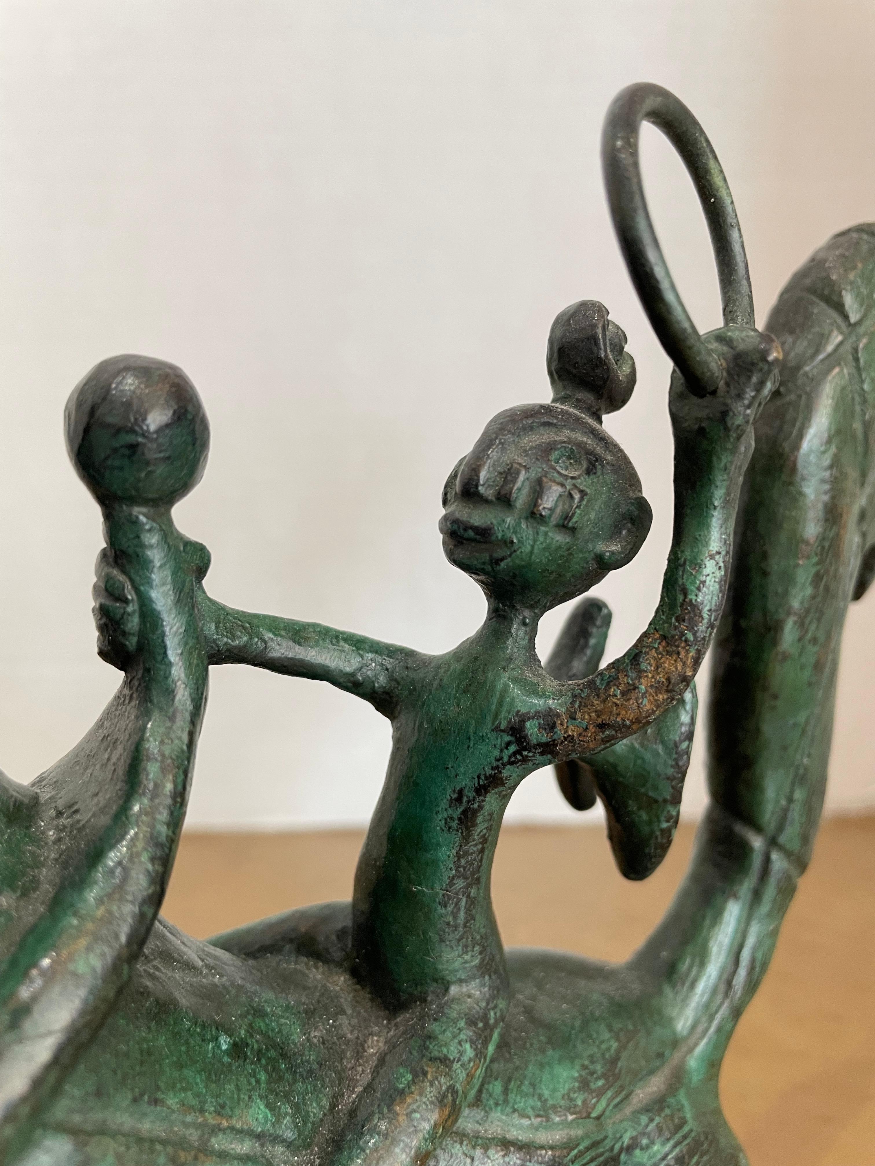 Sculpture allégorique en bronze d'un ange à dos de cheval en vente 2